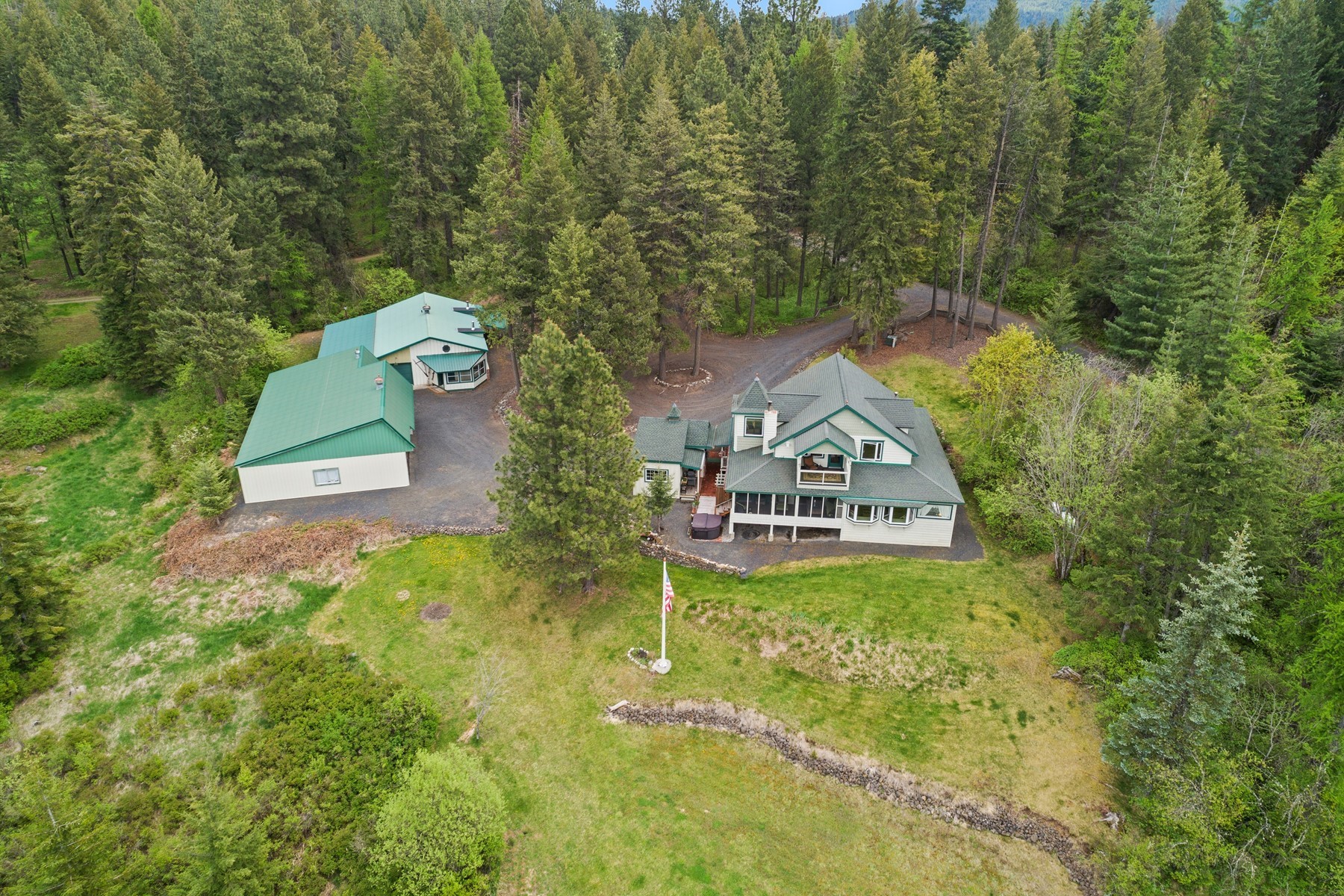 Beautiful Home with Expansive Lake Views - 物件實景
