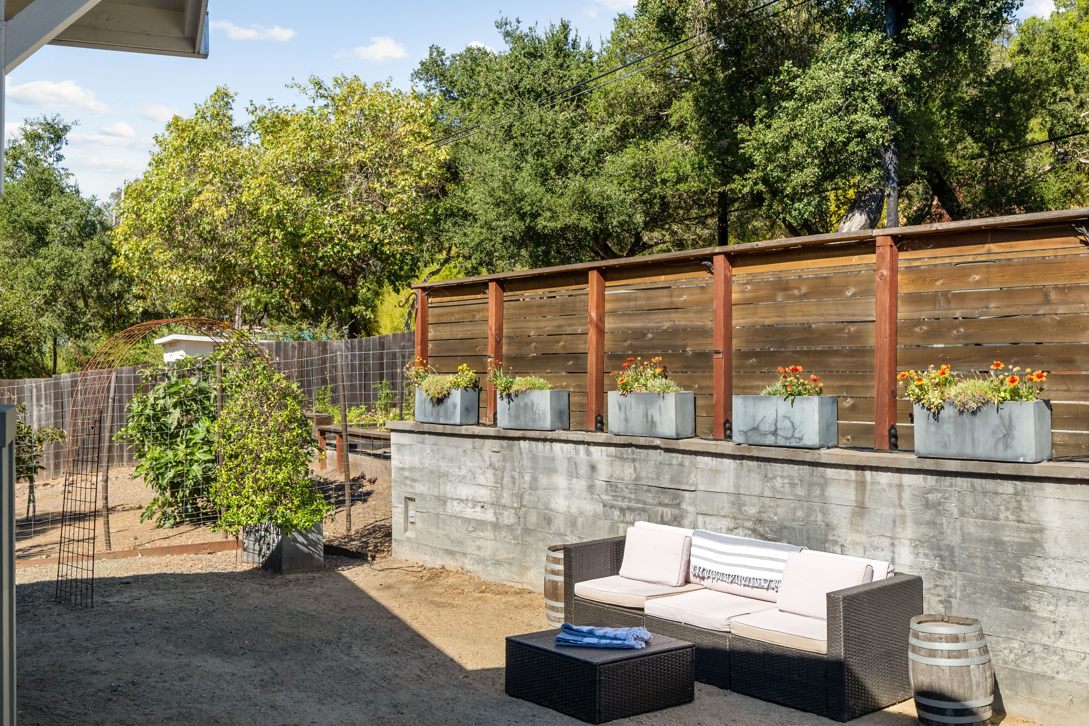  4920 Warm Springs Road - 物件實景