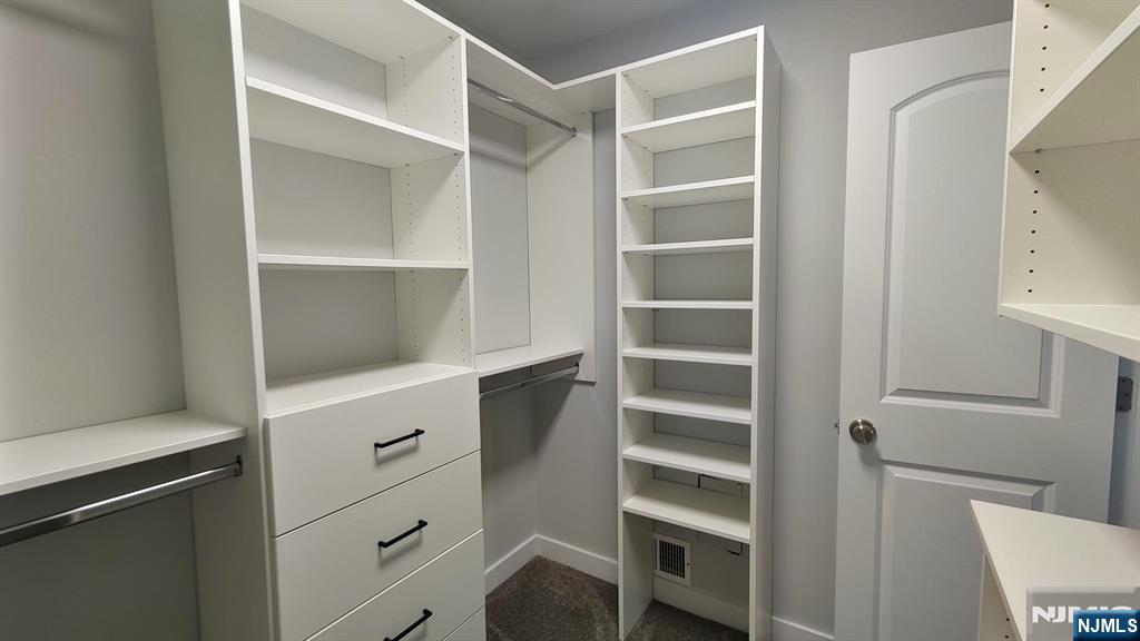 Mahwah, New Jersey, 07430, United States, 2 Bedrooms Bedrooms, ,2 BathroomsBathrooms,Residential,For Sale,1906473