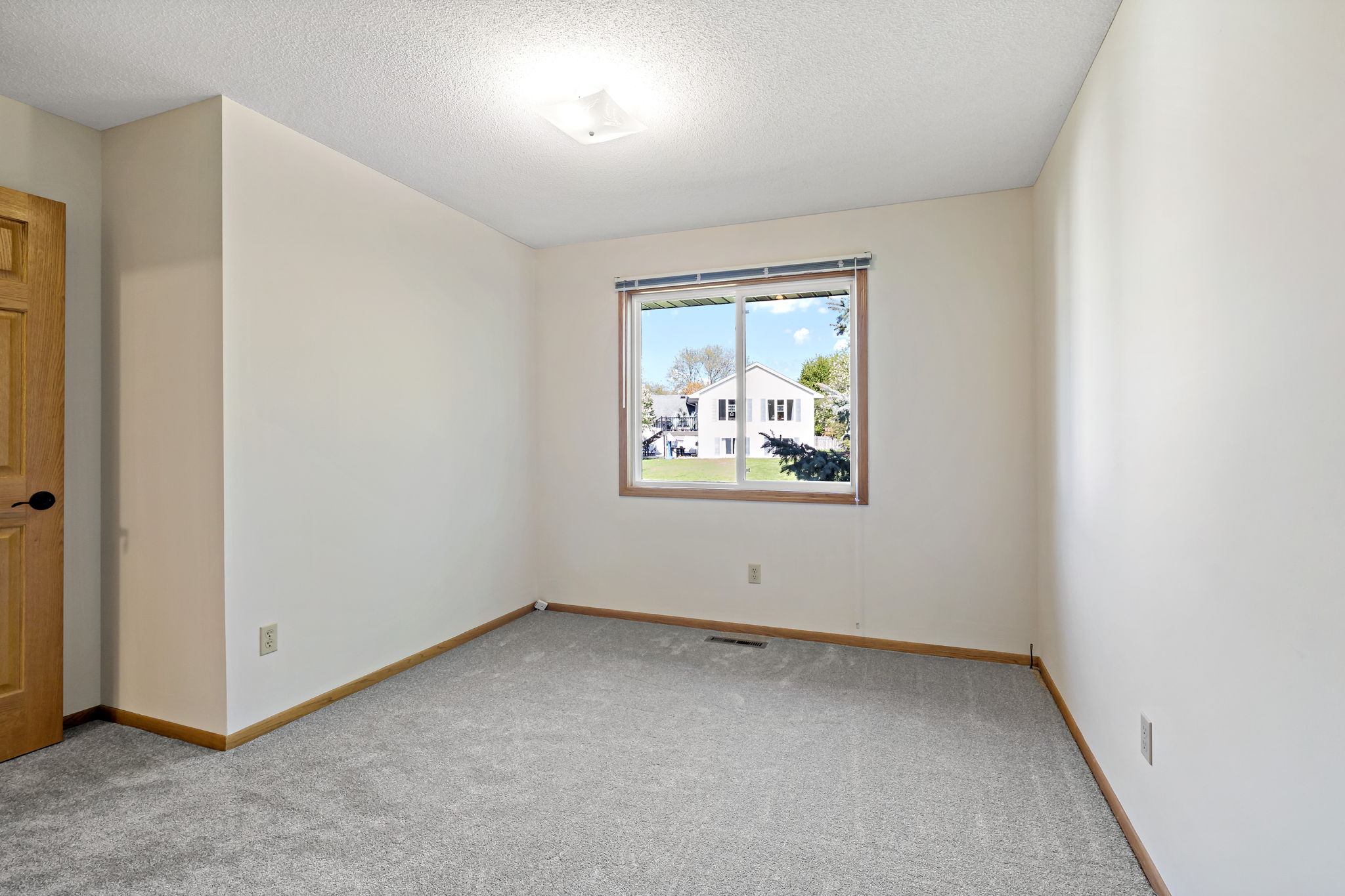  Effortless Living in a Beautifully Updated Twin Home - 物件實景