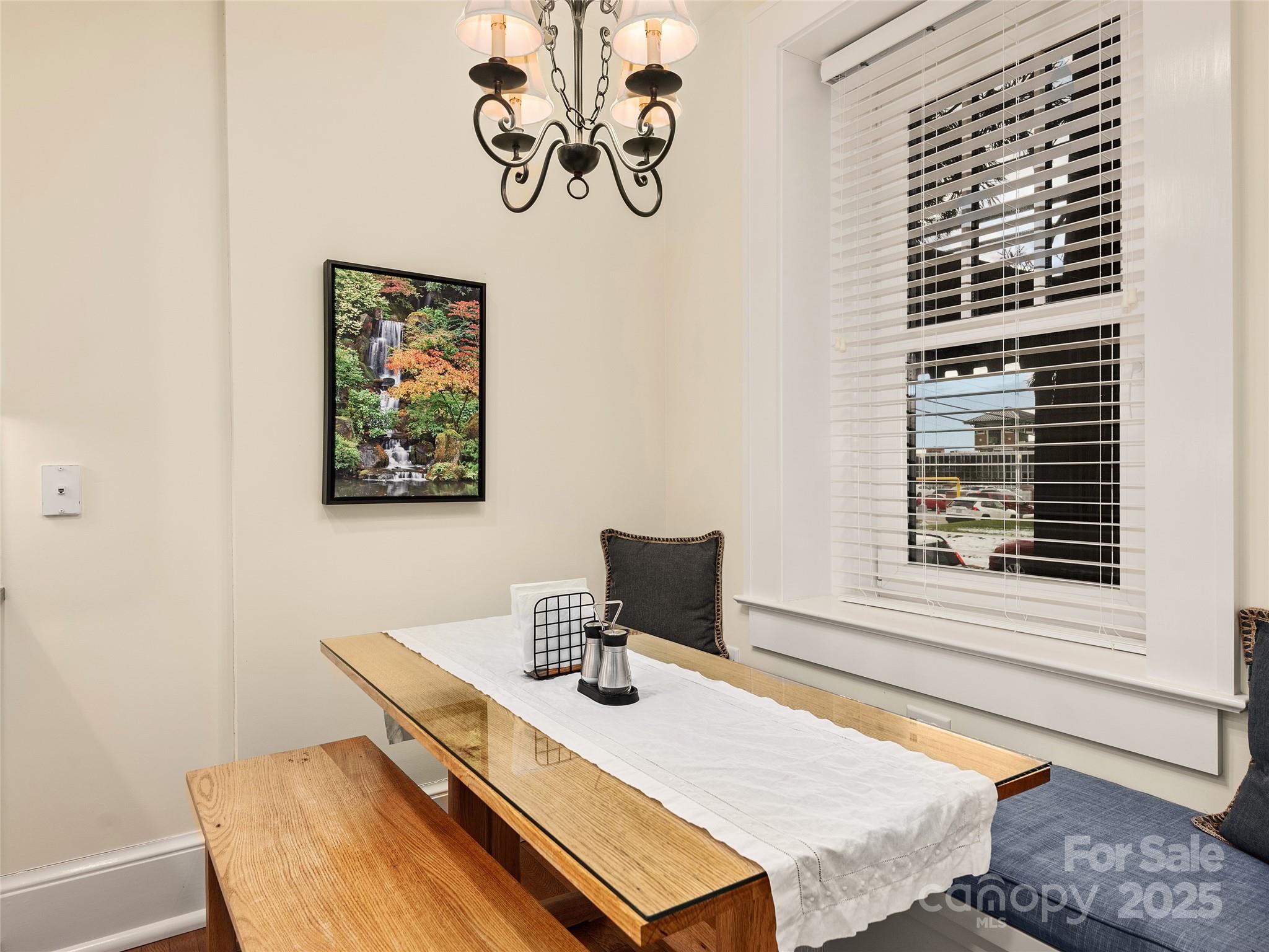 Hendersonville, North Carolina, 28739, United States, 2 Bedrooms Bedrooms, ,2 BathroomsBathrooms,Residential,For Sale,1944998