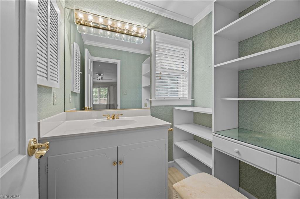 High Point, North Carolina, 27262, United States, 5 Bedrooms Bedrooms, ,4 BathroomsBathrooms,Residential,For Sale,1925566