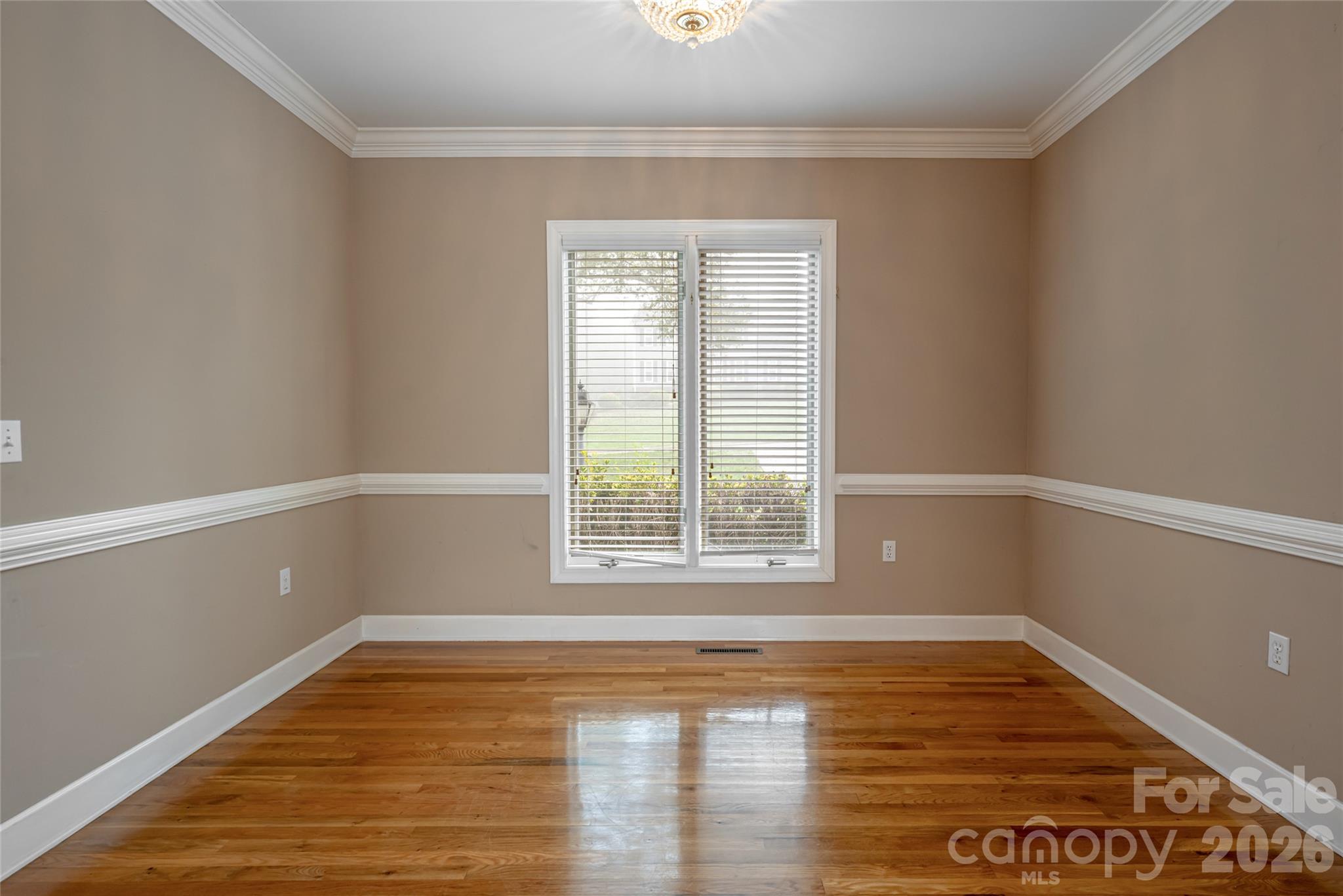 Elmhurst Dr, Hickory, NC 28601