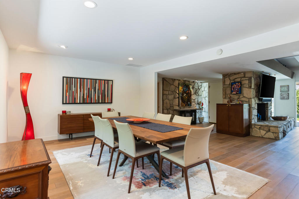 La Canada Flintridge, California, 91011, United States, 3 Bedrooms Bedrooms, ,3 BathroomsBathrooms,Residential,For Sale,1941612