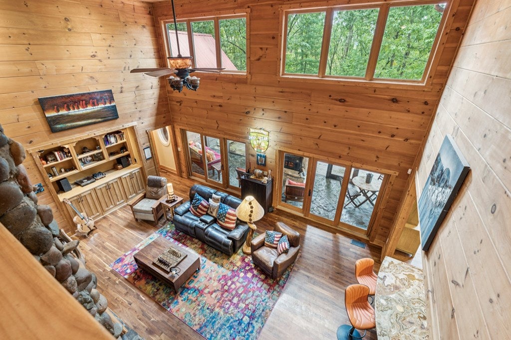 Ellijay, Georgia, 30540, United States, 3 Bedrooms Bedrooms, ,4 BathroomsBathrooms,Residential,For Sale,1952402