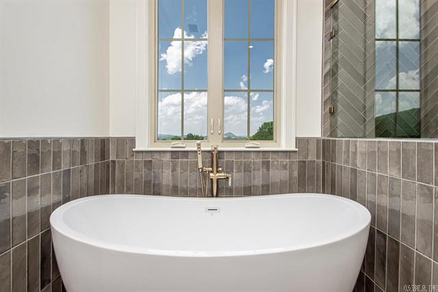 Little Rock, Arkansas, 72210, United States, 5 Bedrooms Bedrooms, ,4 BathroomsBathrooms,Residential,For Sale,1942972