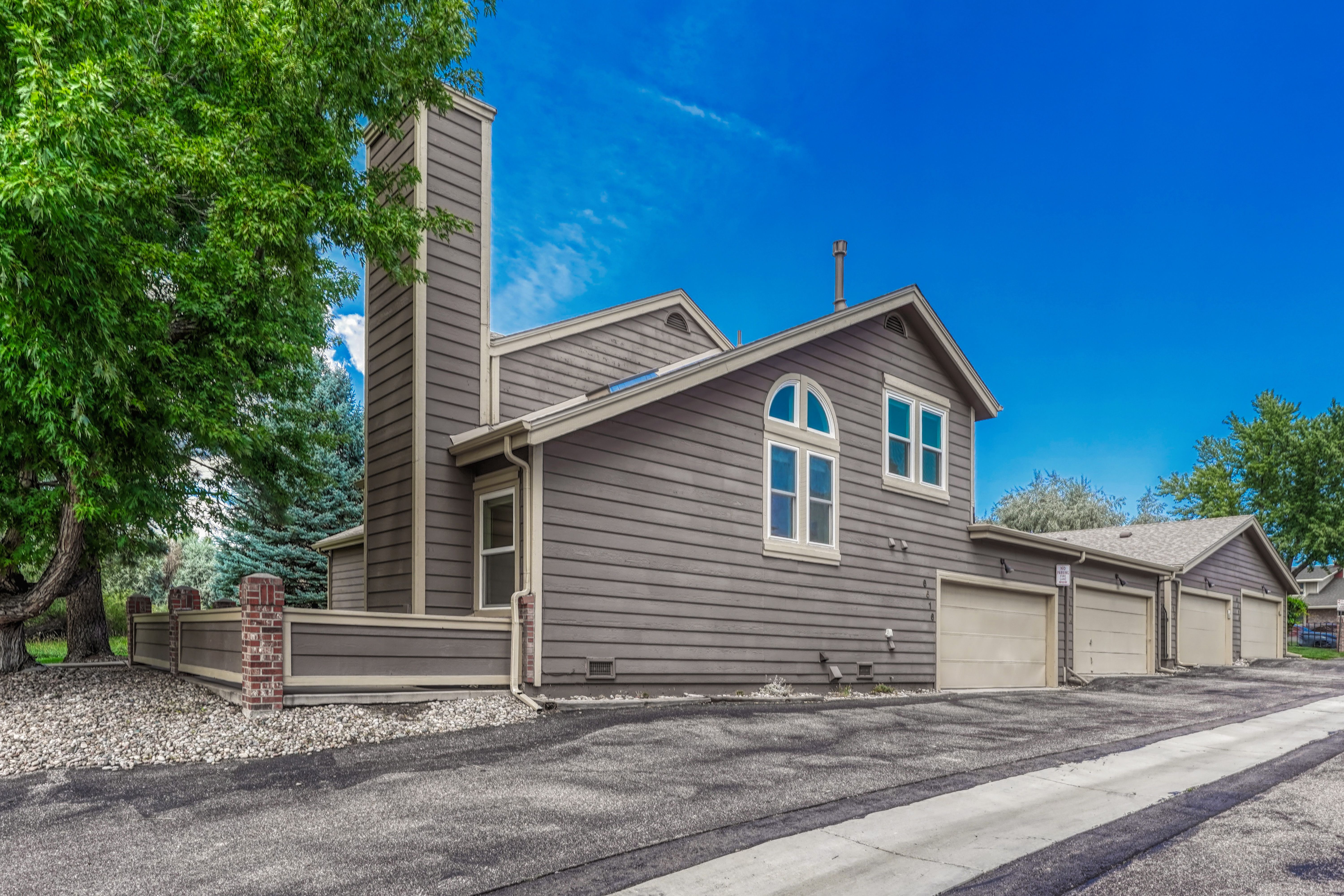  Rockrimmon Townhome with Trail Access & Private Patio - 物件實景