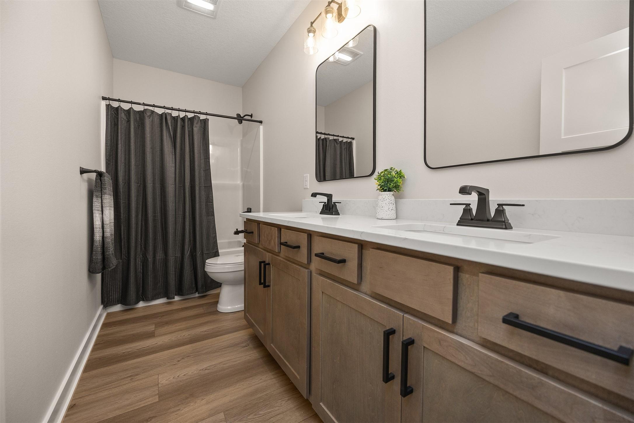 Urbandale, Iowa, 50323, United States, 4 Bedrooms Bedrooms, ,3 BathroomsBathrooms,Residential,For Sale,1975172