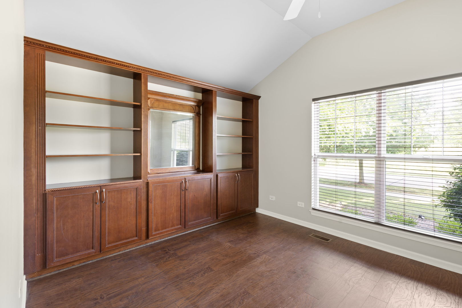 Sugar Grove, Illinois, 60554, United States, 5 Bedrooms Bedrooms, ,4 BathroomsBathrooms,Residential,For Sale,1955061