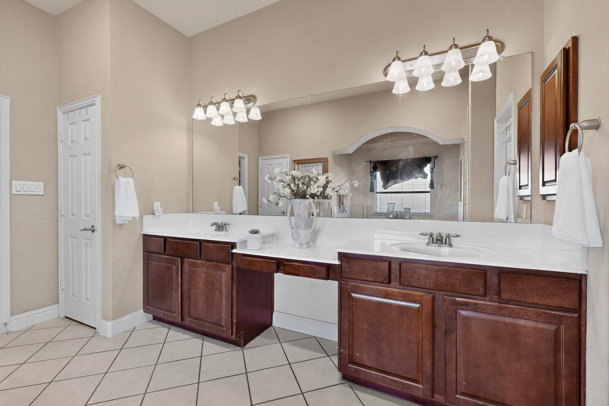 Mansfield, Texas, 76063, United States, 5 Bedrooms Bedrooms, ,3 BathroomsBathrooms,Residential,For Sale,1999232