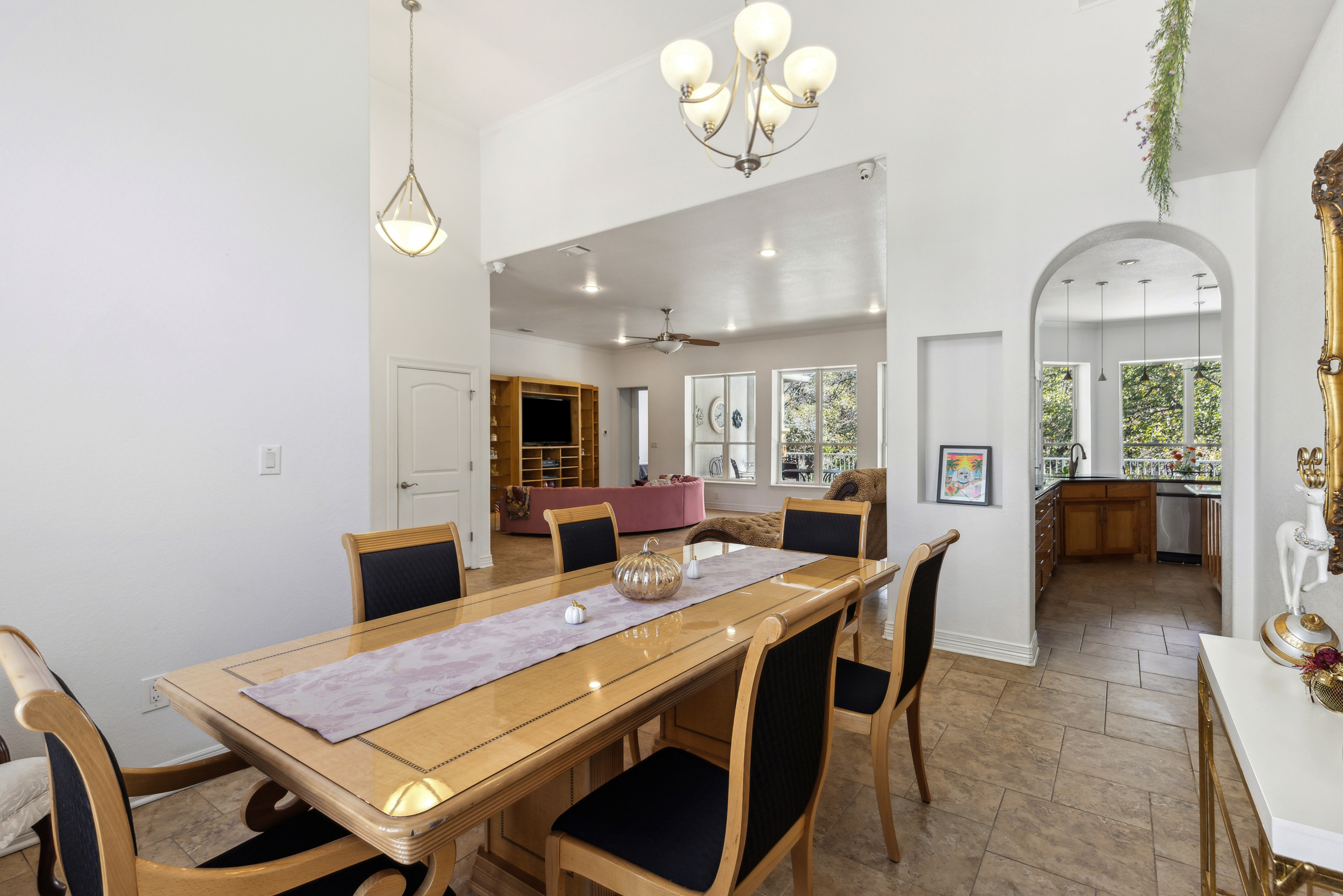  Fort Worth Home with an Expansive Indoor Pool & Entertainment Level - 物件實景