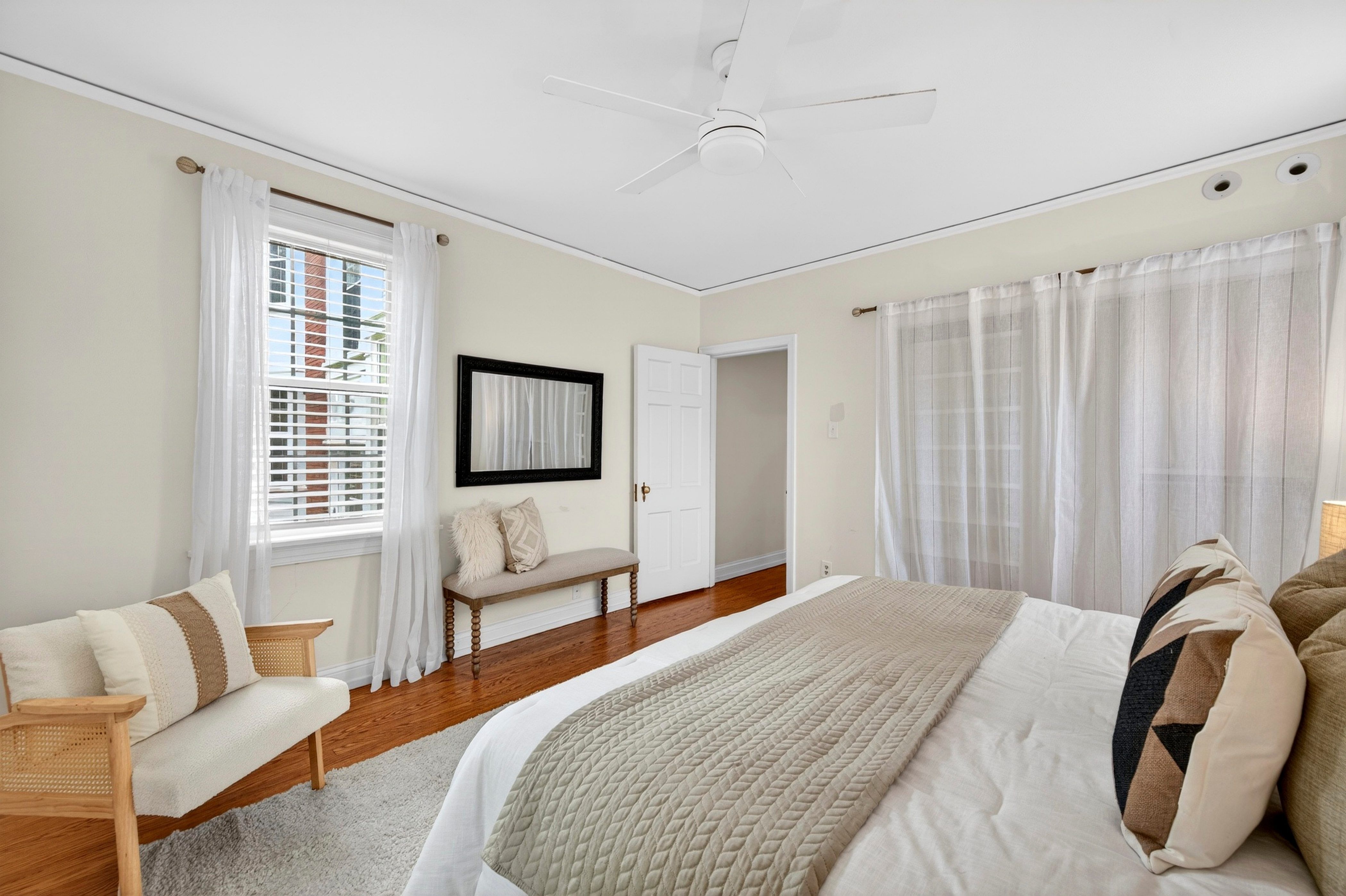  Charming 2-Bed, 2-Bath Second-Floor Unit with Modern Updates - 物件實景