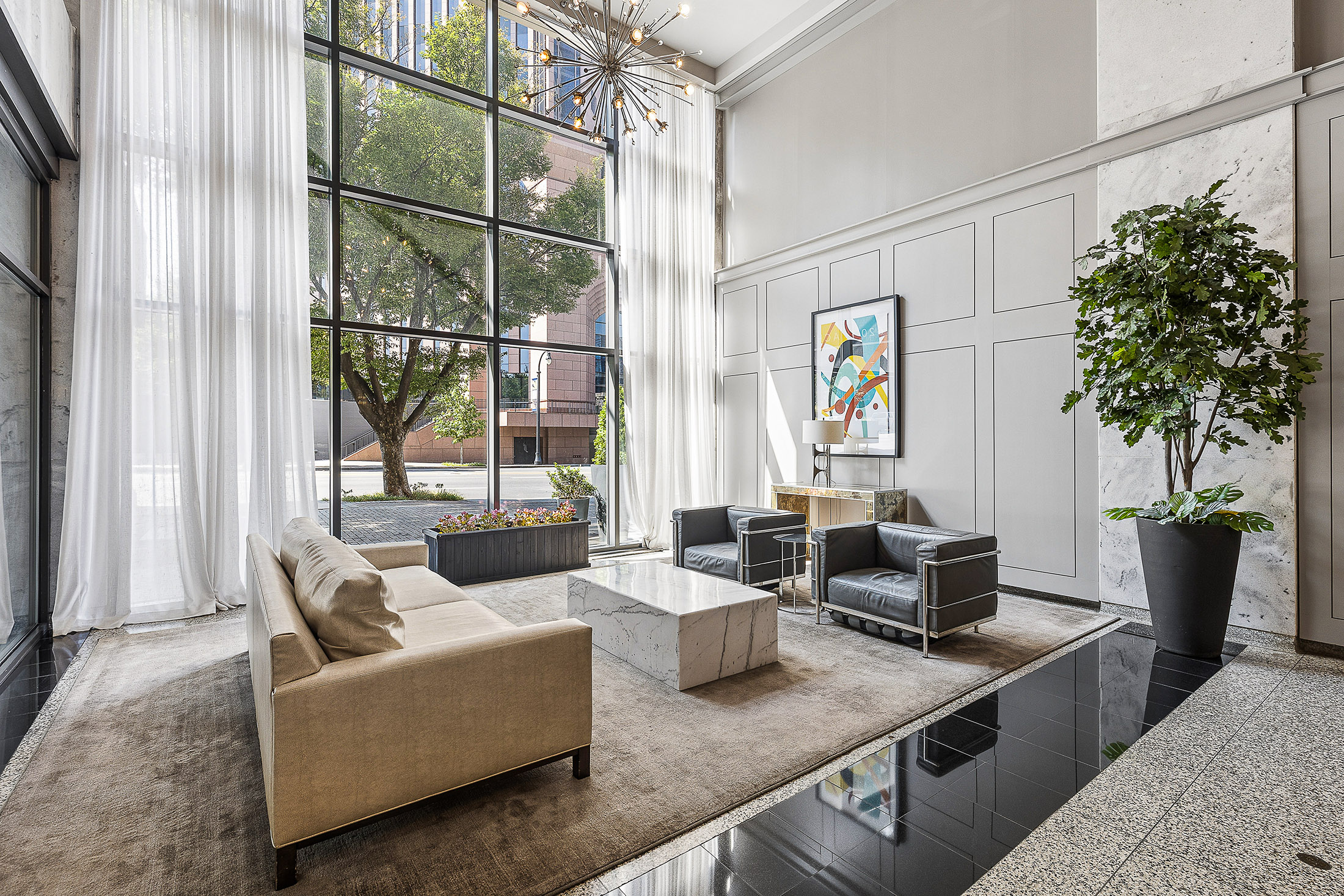  Top Floor Living, Sweeping City Views and Midtown at Your Doorstep - 物件實景
