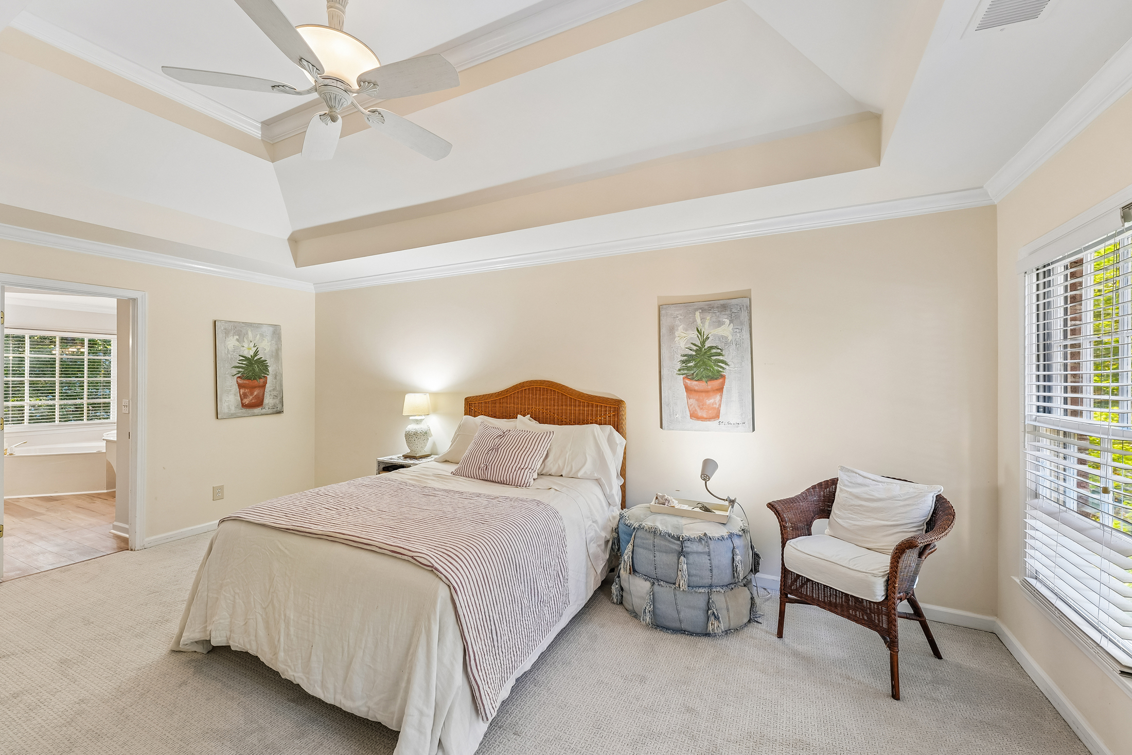  Beautiful, Renovated Daylight Basement Home on Exceptional Lot - 物件實景