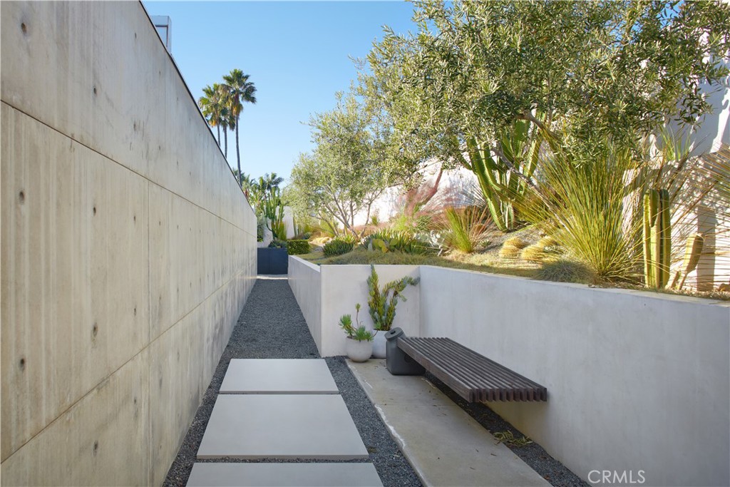 Laguna Beach, California, 92651, United States, 4 Bedrooms Bedrooms, ,6 BathroomsBathrooms,Residential,For Sale,1988252