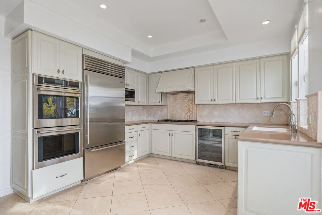 Pacific Palisades, California, 90272, United States, 2 Bedrooms Bedrooms, ,2 BathroomsBathrooms,Residential,For Sale,1991274