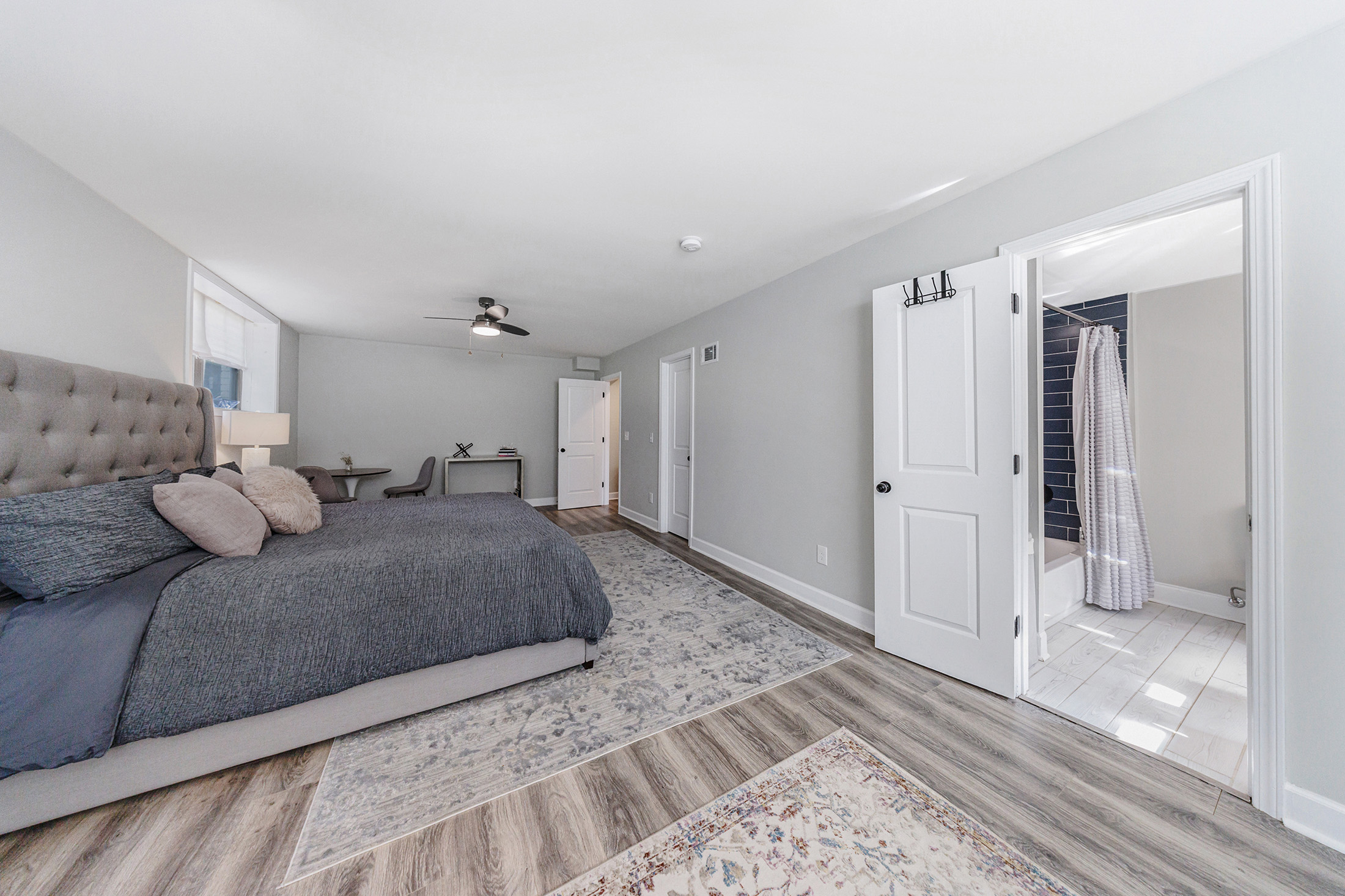  Stunning Fully Renovated Oasis on 2.4+/- Acres - 物件實景