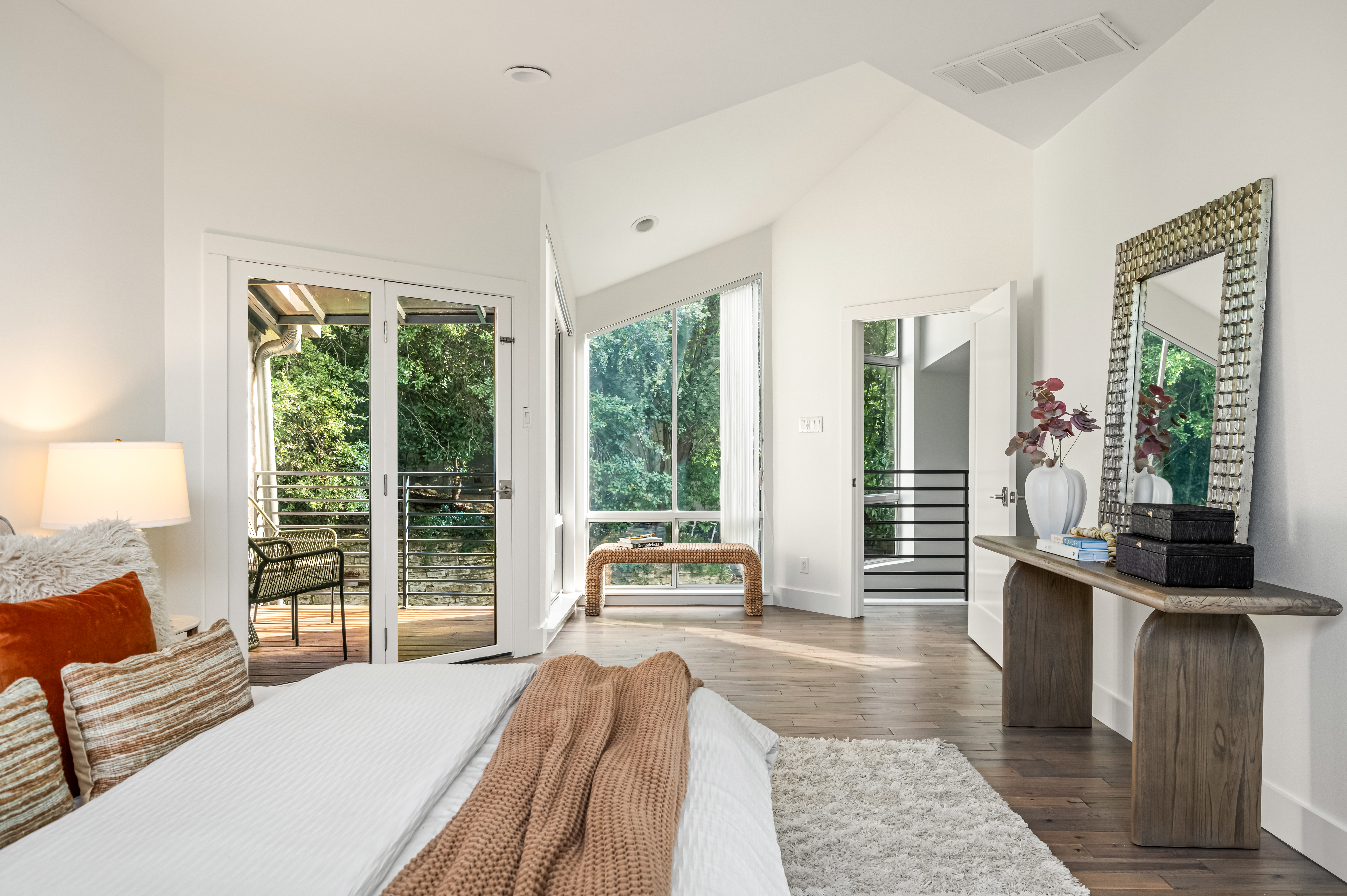  Tarrytown Home with Personality, Privacy, and a Pool - 物件實景