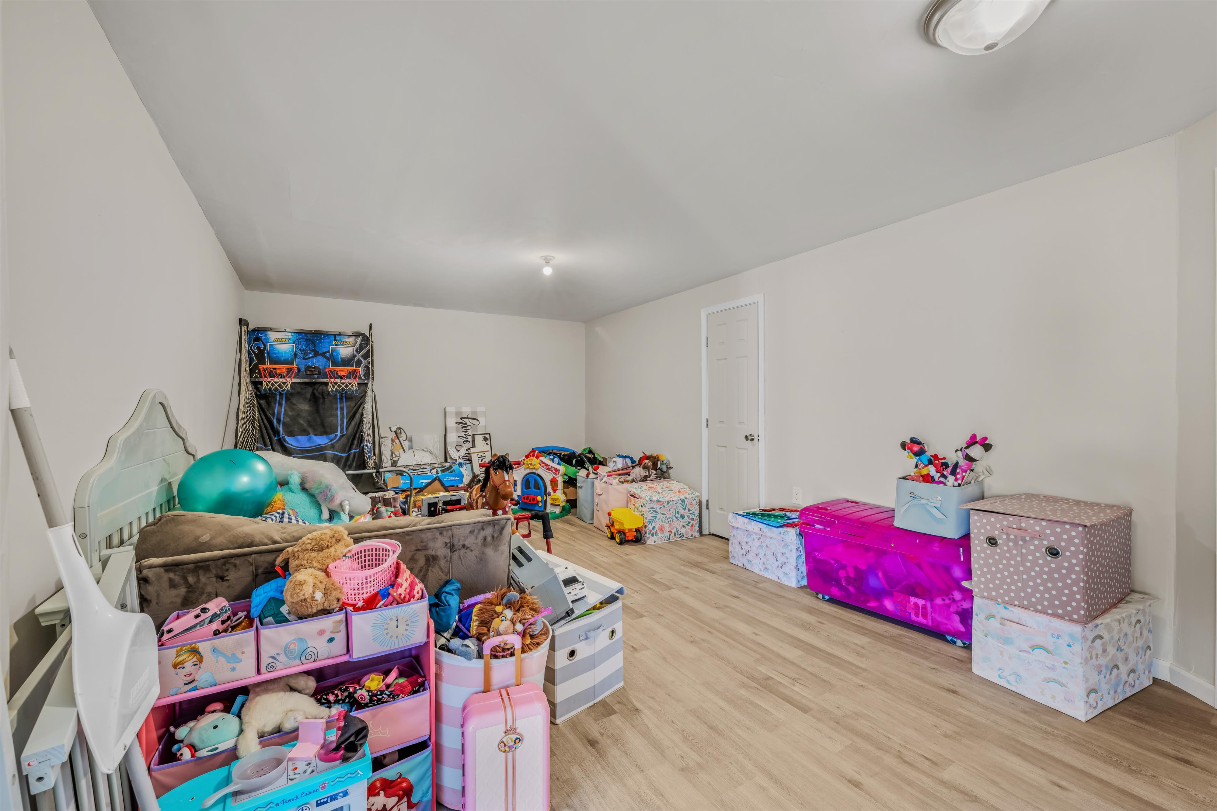 Matinsburg, West Virginia, 25403, United States, 4 Bedrooms Bedrooms, ,Residential,For Sale,1977883