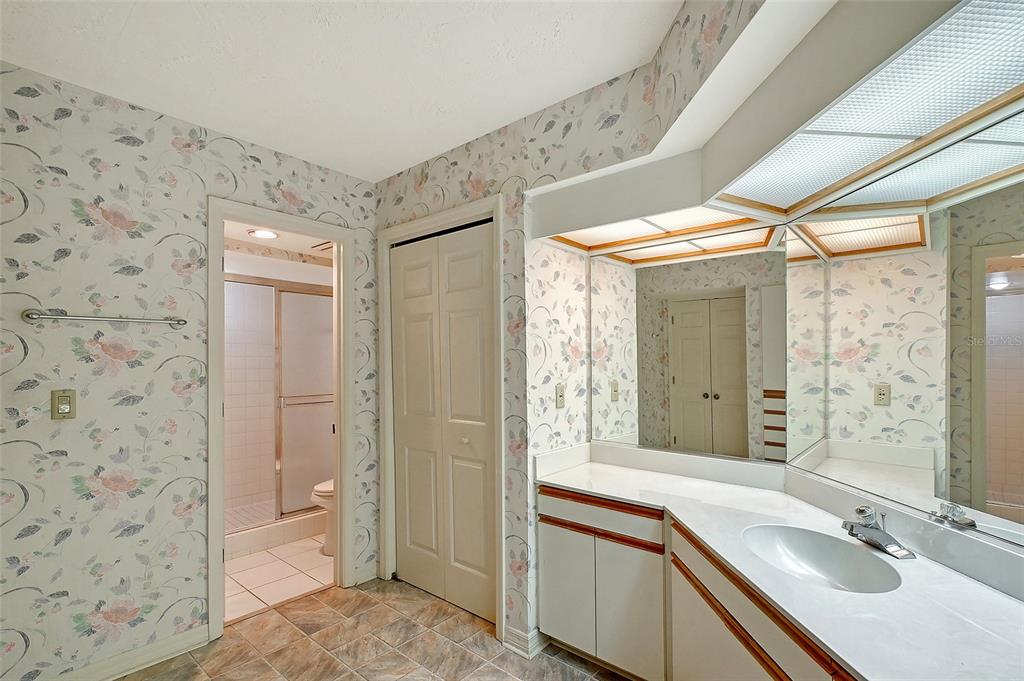 Bradenton, Florida, 34210, United States, 2 Bedrooms Bedrooms, ,3 BathroomsBathrooms,Residential,For Sale,1793424