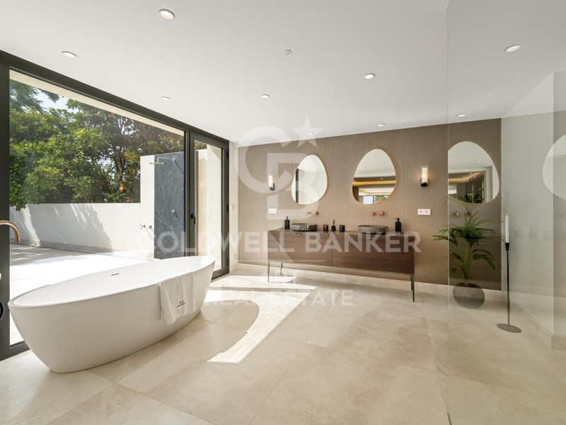 Marbella, Andalusia, ES, 5 Bedrooms Bedrooms, ,5 BathroomsBathrooms,Residential,For Sale,1949932