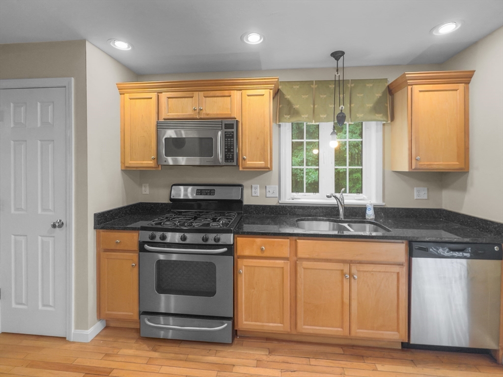 Haverhill, Massachusetts, 01830, United States, 2 Bedrooms Bedrooms, ,3 BathroomsBathrooms,Residential,For Sale,1940361