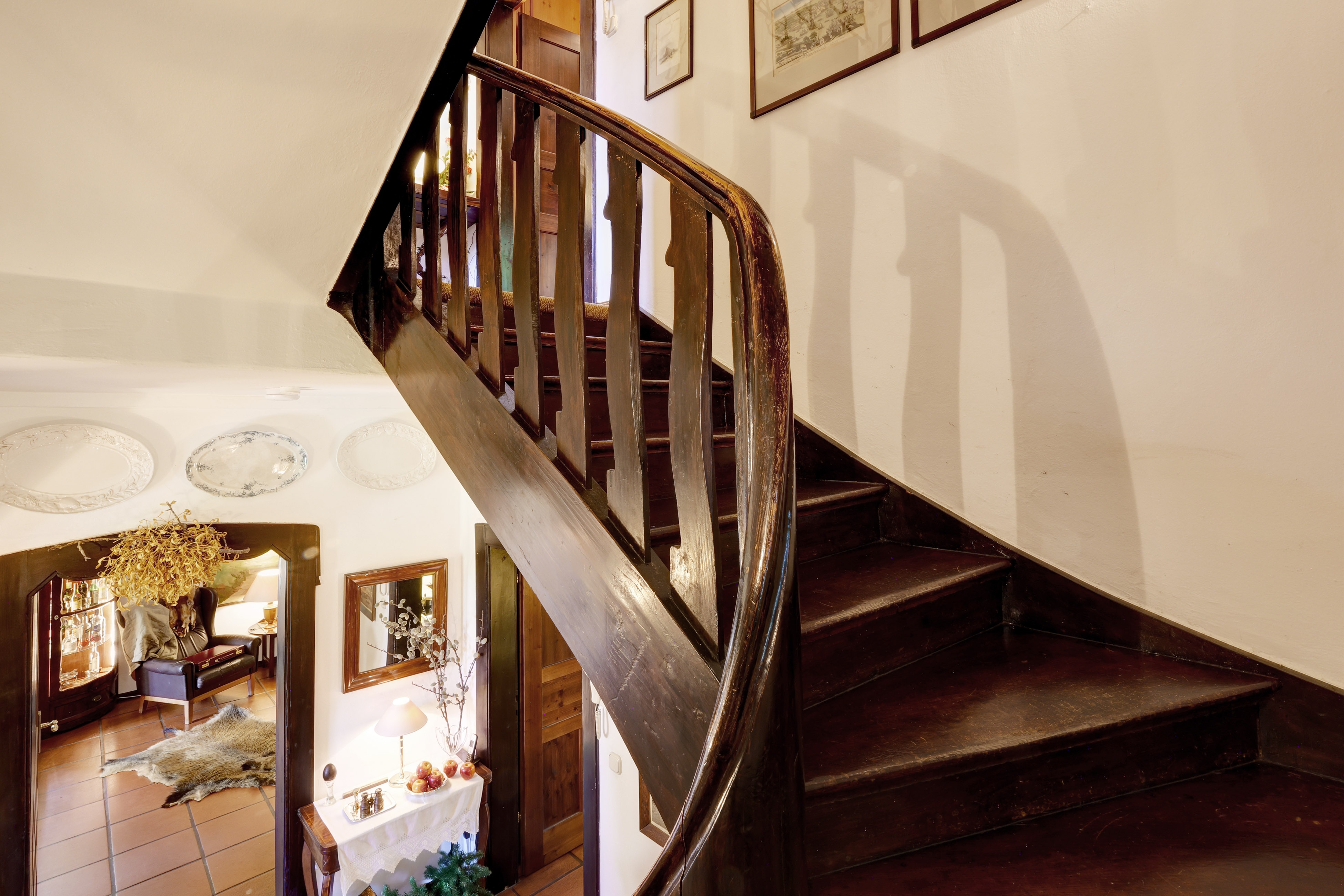  A charming country house in the traditional style—surrounded by mature trees - 物件實景