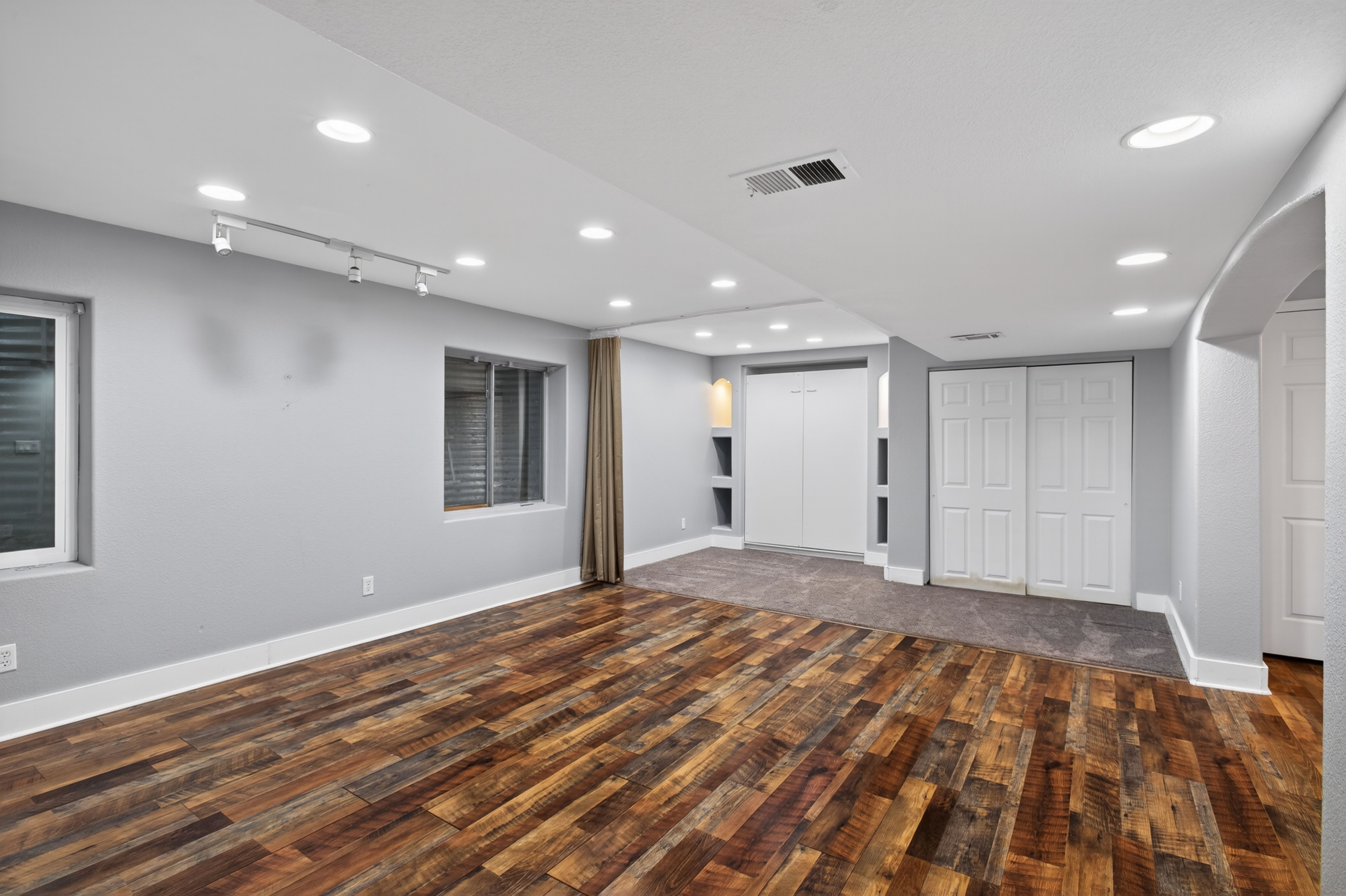  Situated on a Desirable Corner Lot in Hidden River - 物件實景