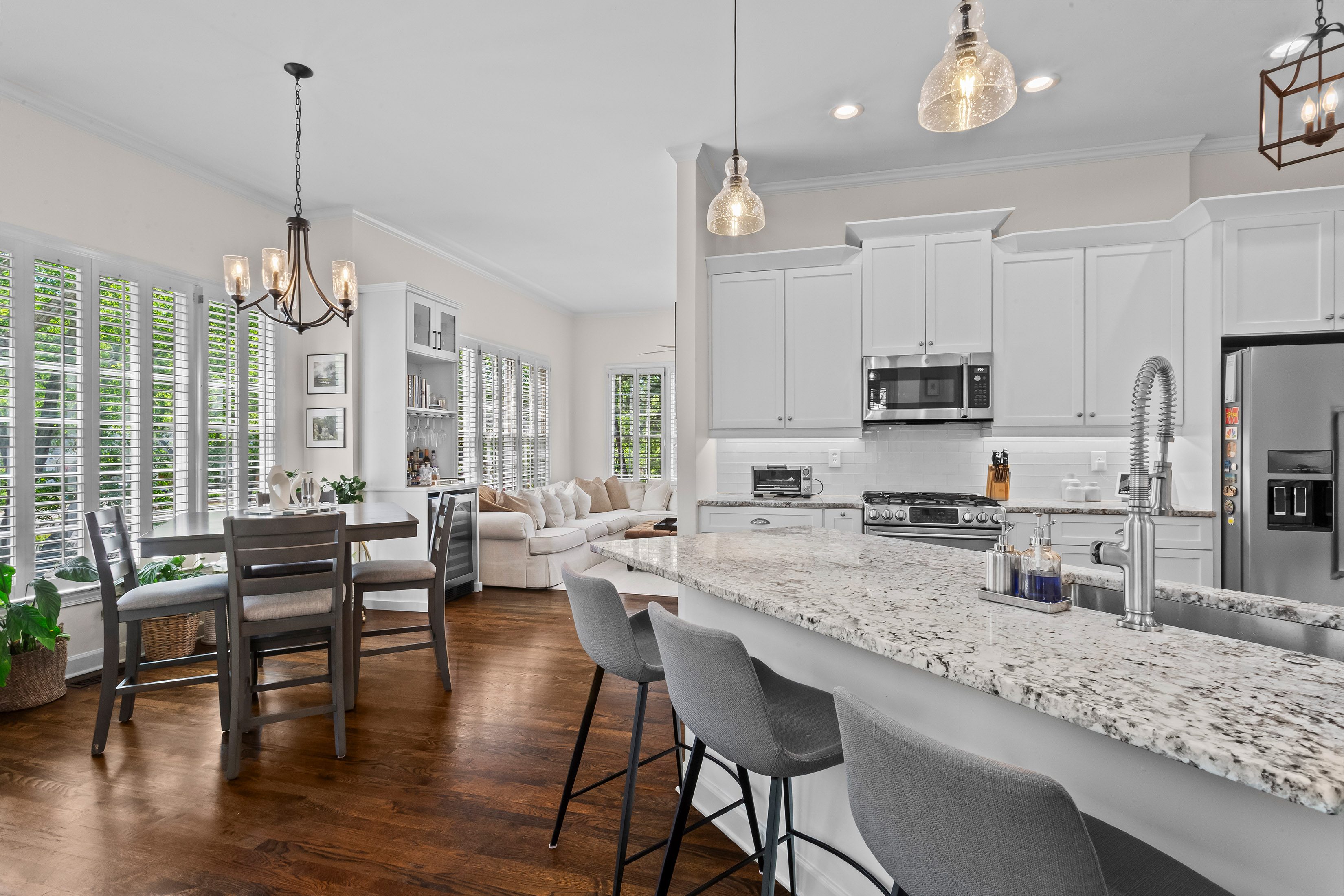  Timeless Elegance in Roswell