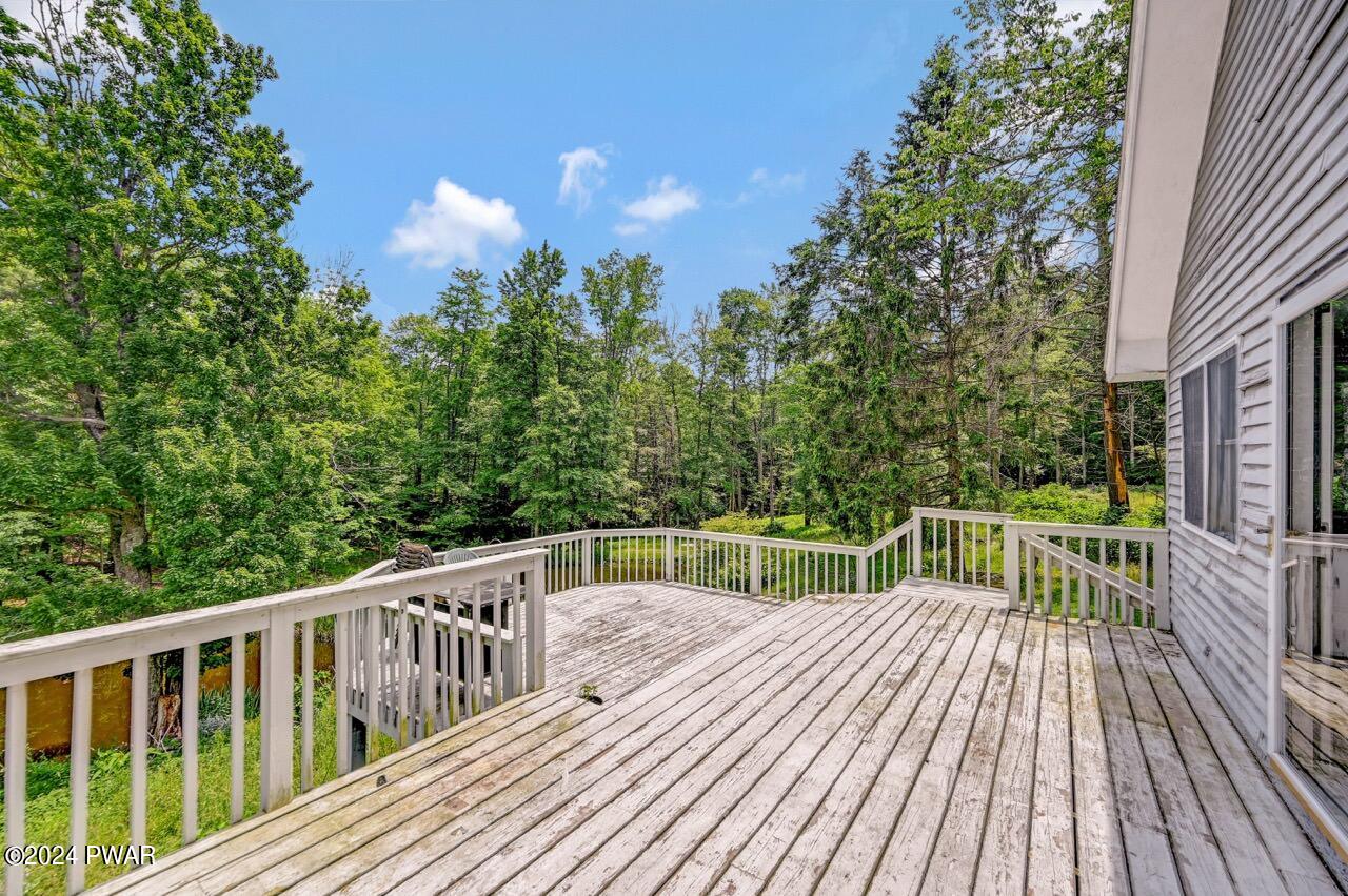 Hawley, Pennsylvania, 18428, United States, 5 Bedrooms Bedrooms, ,4 BathroomsBathrooms,Residential,For Sale,1979290