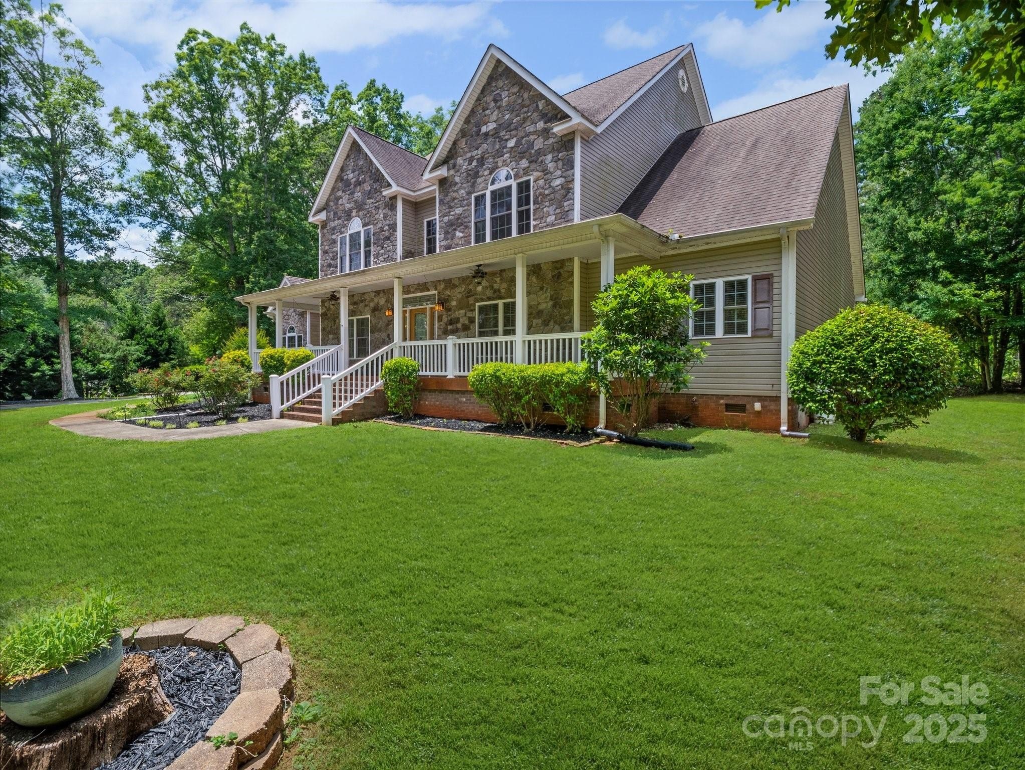 Lincolnton, North Carolina, 28092, United States, 4 Bedrooms Bedrooms, ,4 BathroomsBathrooms,Residential,For Sale,1864704