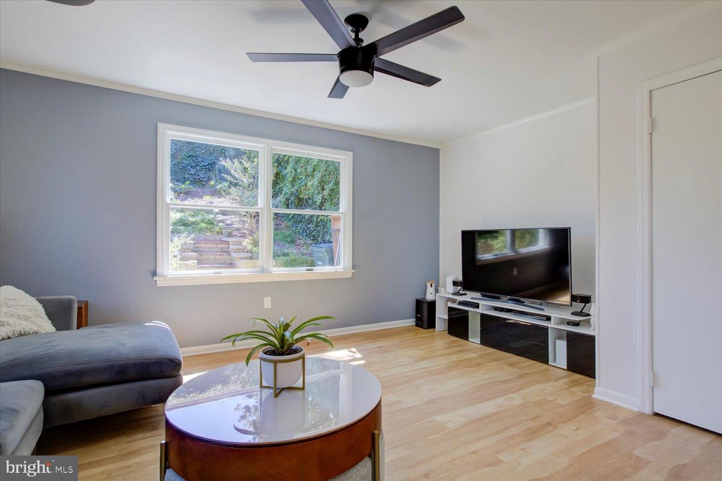 Arlington, Virginia, 22204, United States, 2 Bedrooms Bedrooms, ,1 BathroomBathrooms,Residential,For Sale,1951010