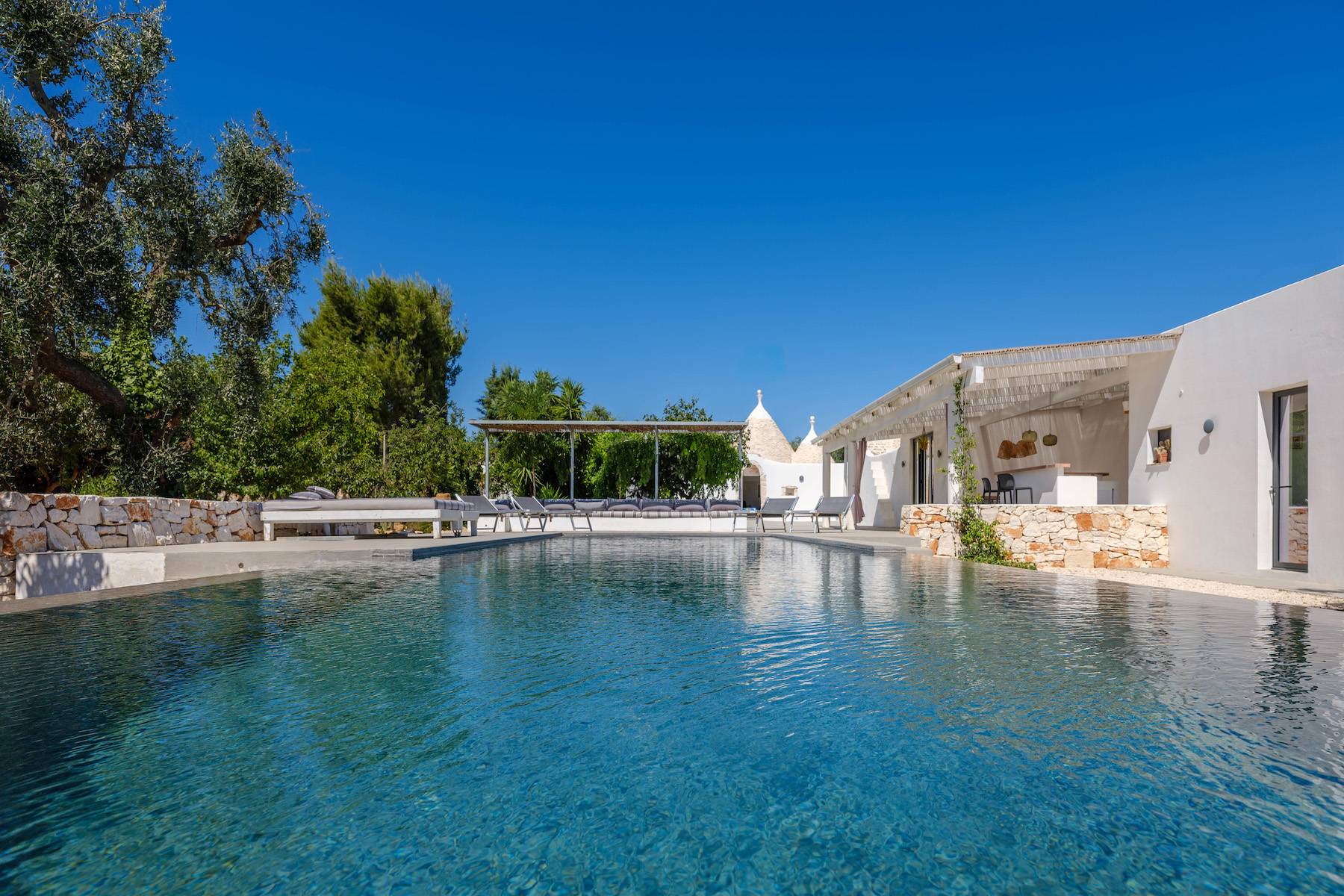 Authentic Trulli with Panoramic Ground in the Valle d'Itria 