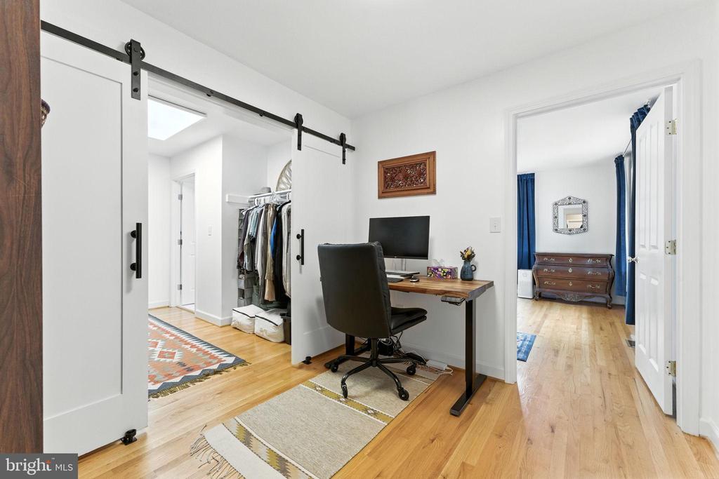 Chester Gap, Virginia, 22623, United States, 4 Bedrooms Bedrooms, ,4 BathroomsBathrooms,Residential,For Sale,1980820