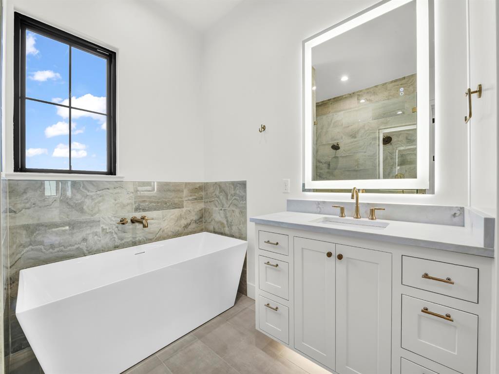 Weatherford, Texas, 76087, United States, 4 Bedrooms Bedrooms, ,4 BathroomsBathrooms,Residential,For Sale,1981455