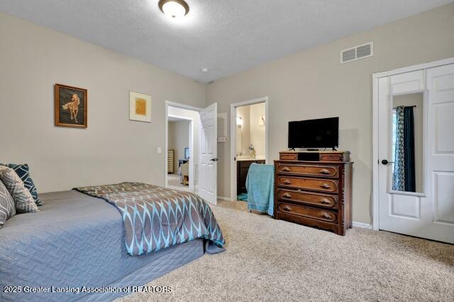 Charlotte, Michigan, 48813, United States, 5 Bedrooms Bedrooms, ,5 BathroomsBathrooms,Residential,For Sale,1898088