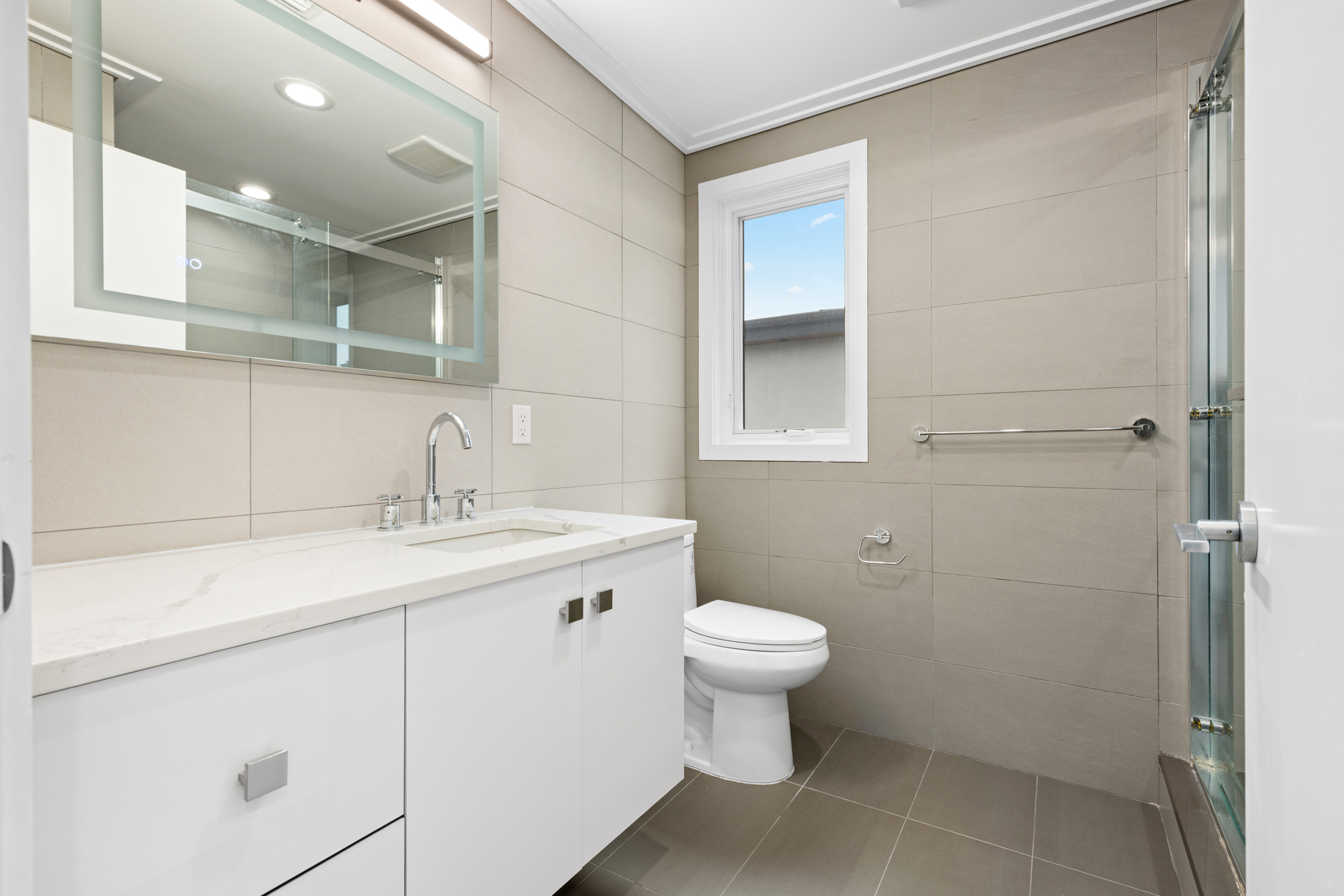  712 Undercliff Avenue, Edgewater, NJ, 07020 - 物件實景