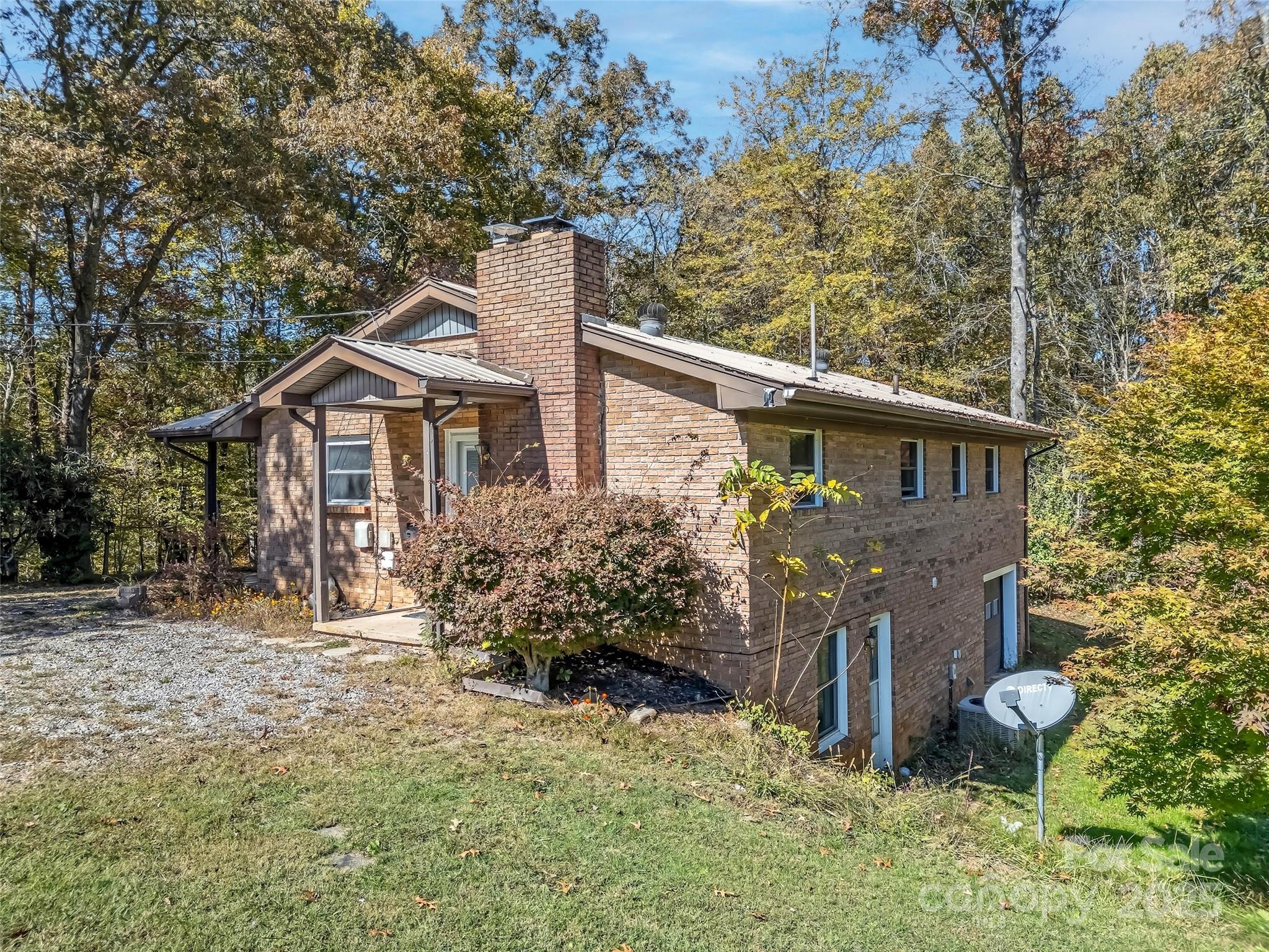 Candler, North Carolina, 28715, United States, 4 Bedrooms Bedrooms, ,3 BathroomsBathrooms,Residential,For Sale,1983385