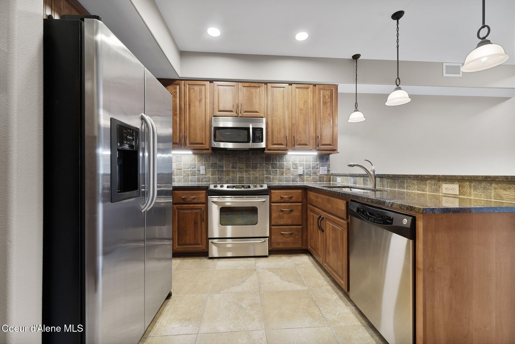 Coeur d'Alene, Idaho, 83814, United States, 2 Bedrooms Bedrooms, ,3 BathroomsBathrooms,Residential,For Sale,2022050