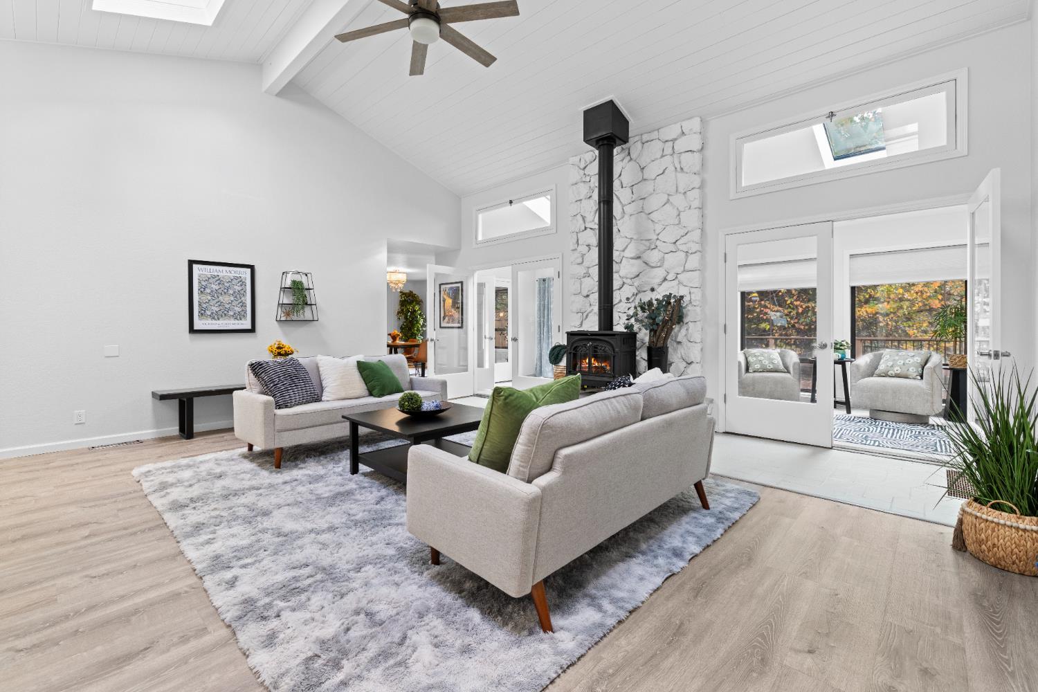 Grass Valley, California, 95949, United States, 3 Bedrooms Bedrooms, ,3 BathroomsBathrooms,Residential,For Sale,1992571