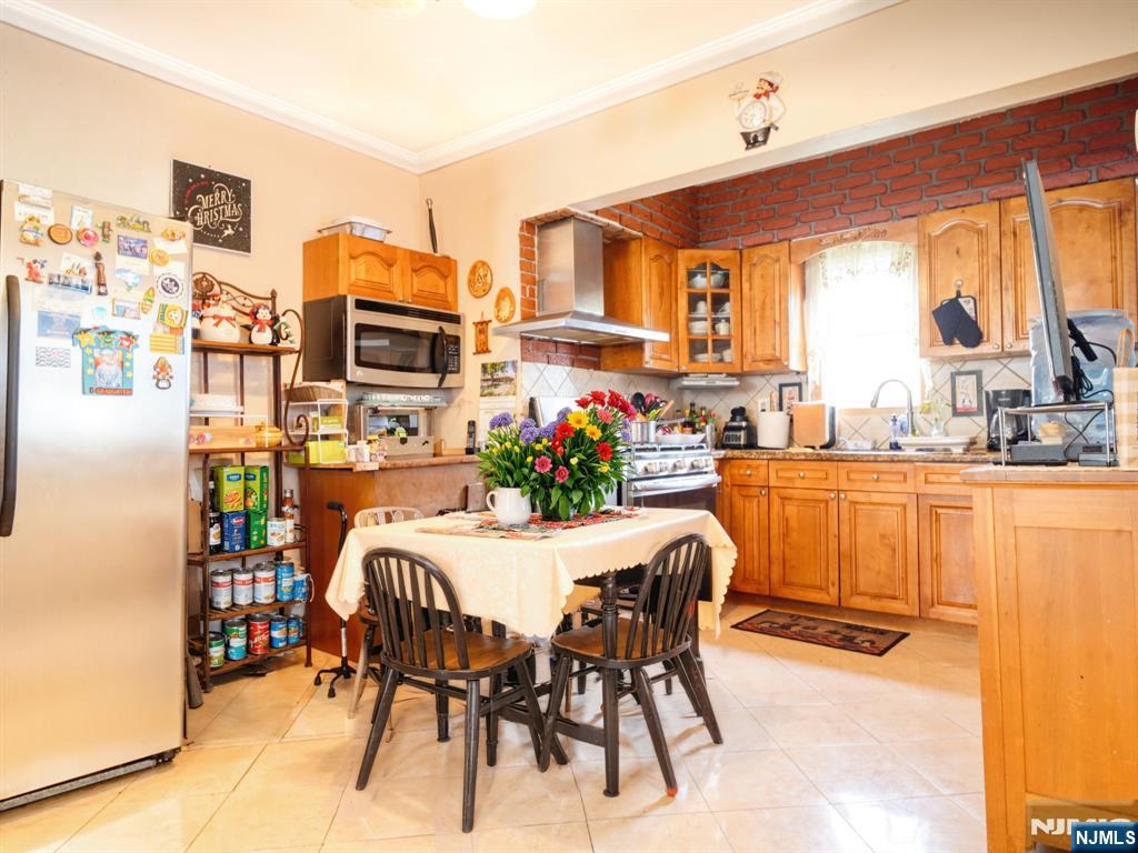 Wood Ridge, New Jersey, 07075, United States, 5 Bedrooms Bedrooms, ,3 BathroomsBathrooms,Residential,For Sale,1907290