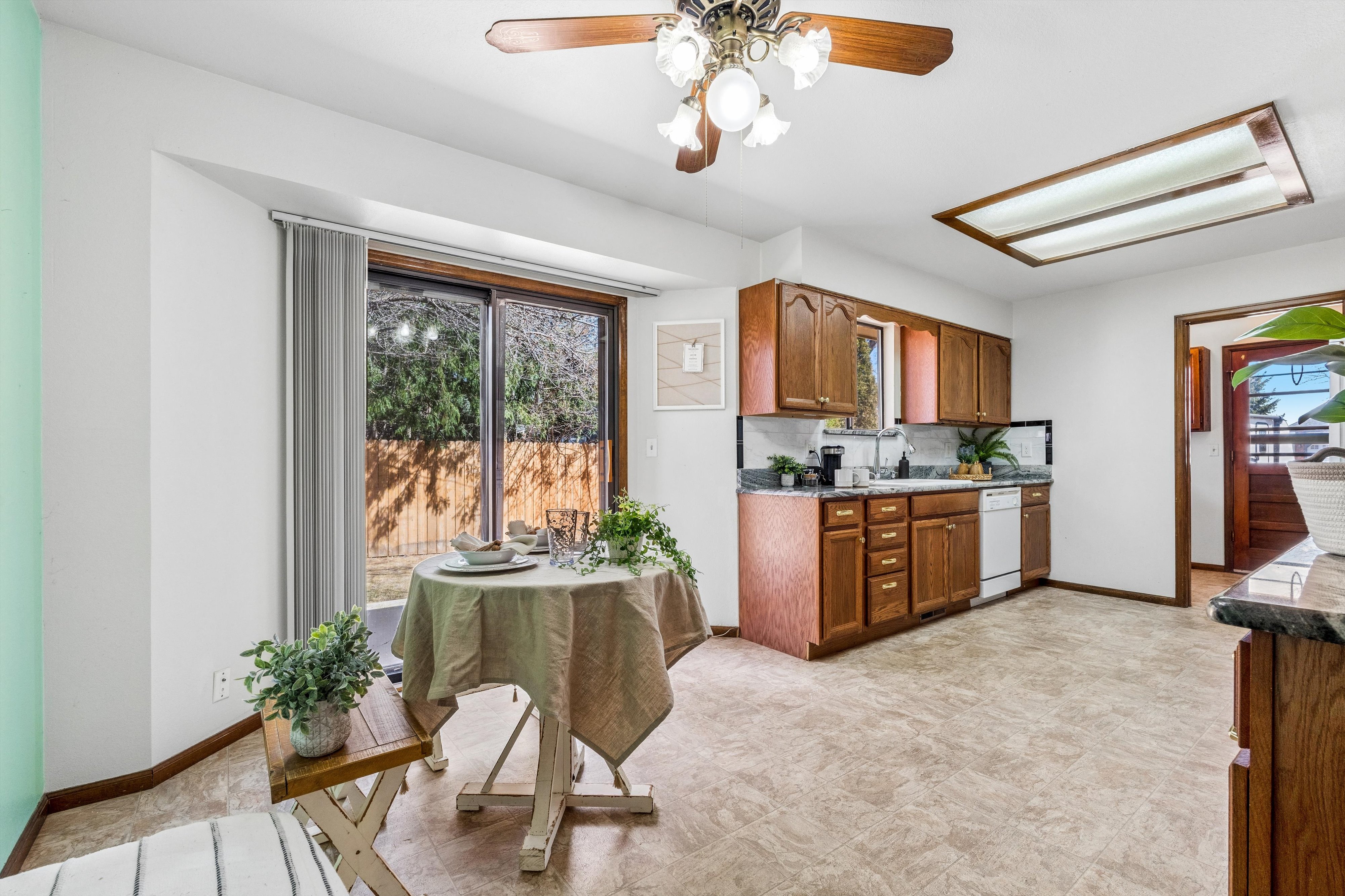  Rare Loveland 3 Bed, 3 Bath Ranch With Full Finished Basement - 物件實景