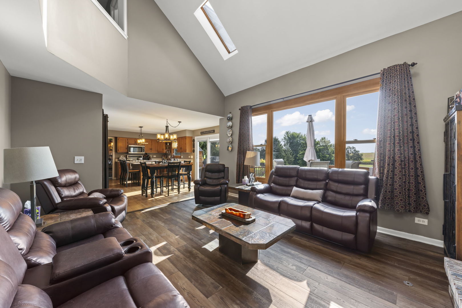 Oswego, Illinois, 60543, United States, 4 Bedrooms Bedrooms, ,3 BathroomsBathrooms,Residential,For Sale,1949228