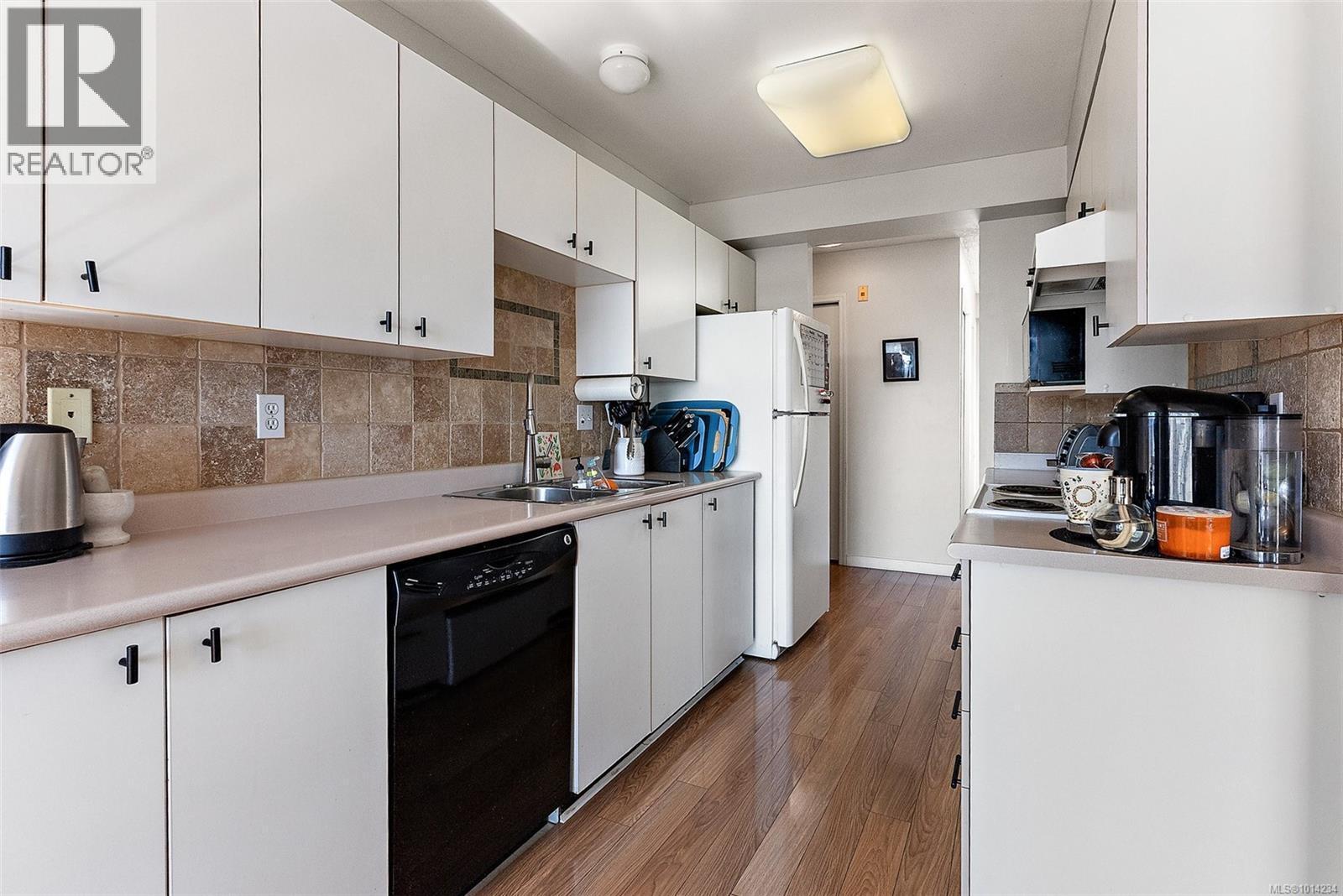 VICTORIA, British Columbia, V8T 5H6, CA, 2 Bedrooms Bedrooms, ,2 BathroomsBathrooms,Residential,For Sale,1950667