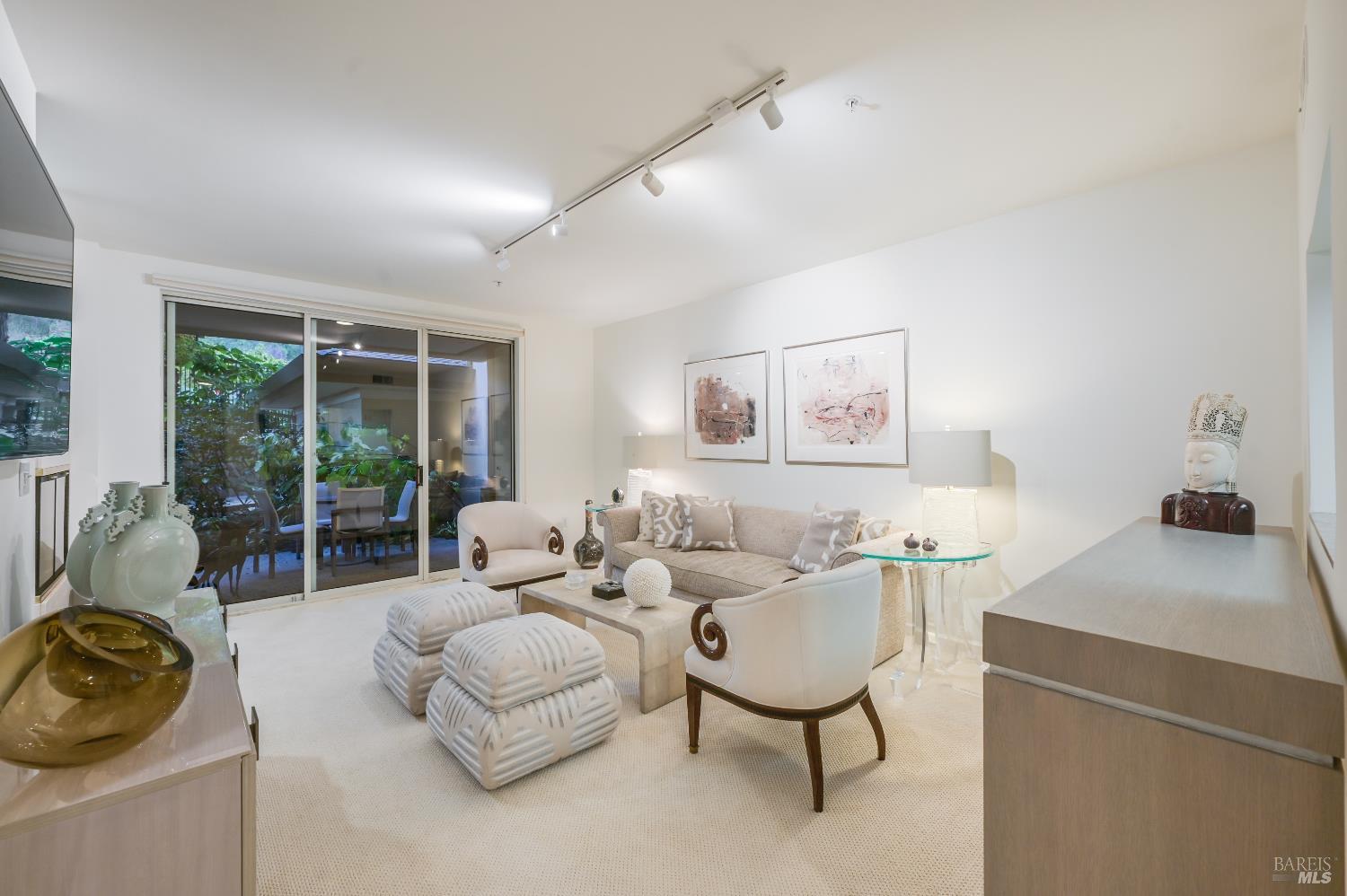 San Rafael, California, 94903, United States, 1 Bedroom Bedrooms, ,2 BathroomsBathrooms,Residential,For Sale,2003098