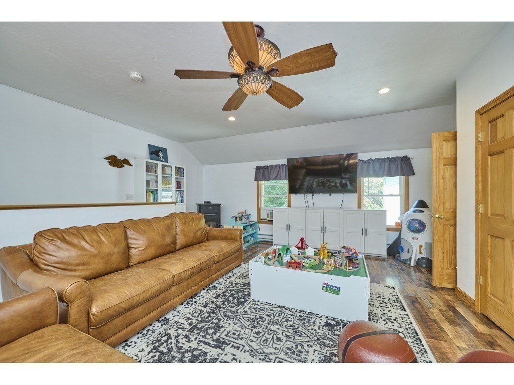 Stoughton, Massachusetts, 02072, United States, 7 Bedrooms Bedrooms, ,5 BathroomsBathrooms,Residential,For Sale,1943910