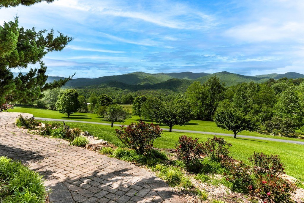 Hayesville, North Carolina, 28904, United States, 4 Bedrooms Bedrooms, ,4 BathroomsBathrooms,Residential,For Sale,1879650