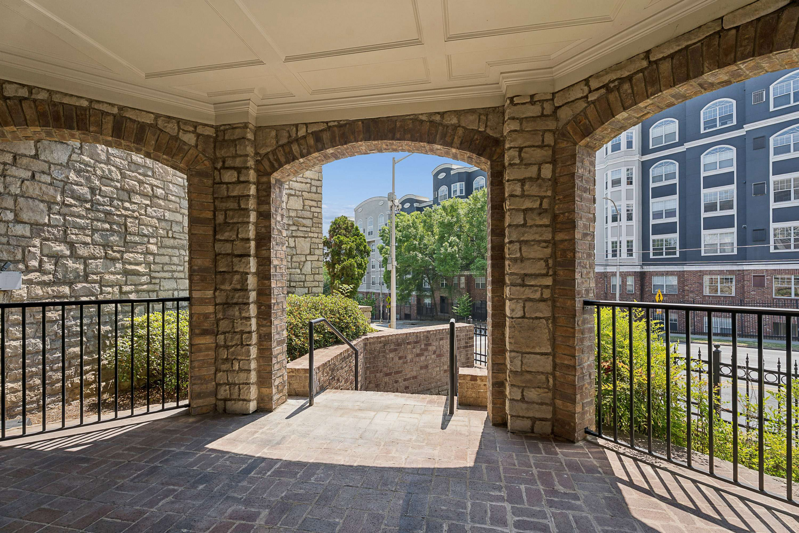  Exceptional Corner Residence in the Vibrant Heart of Midtown - 物件實景