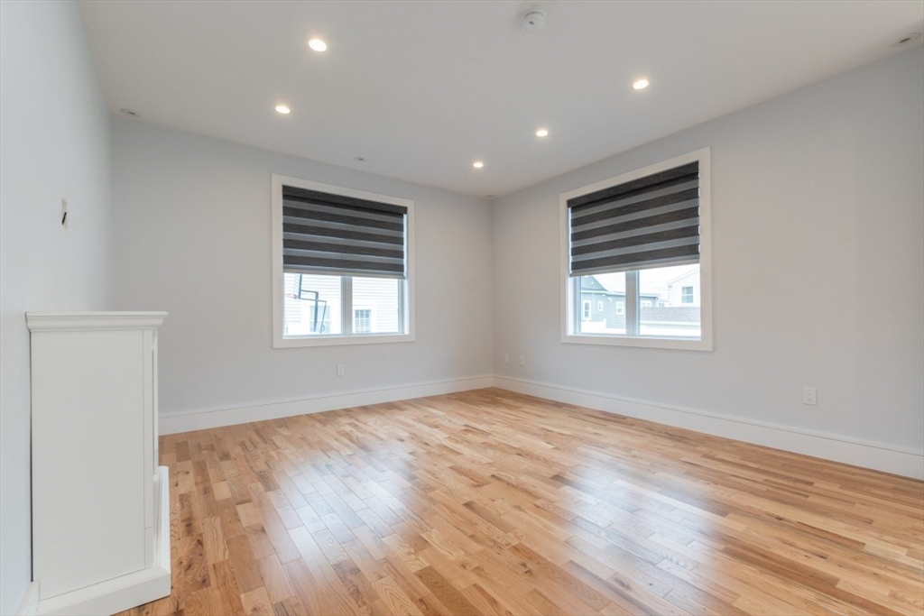Revere, Massachusetts, 02151, United States, 3 Bedrooms Bedrooms, ,3 BathroomsBathrooms,Residential,For Sale,1928995