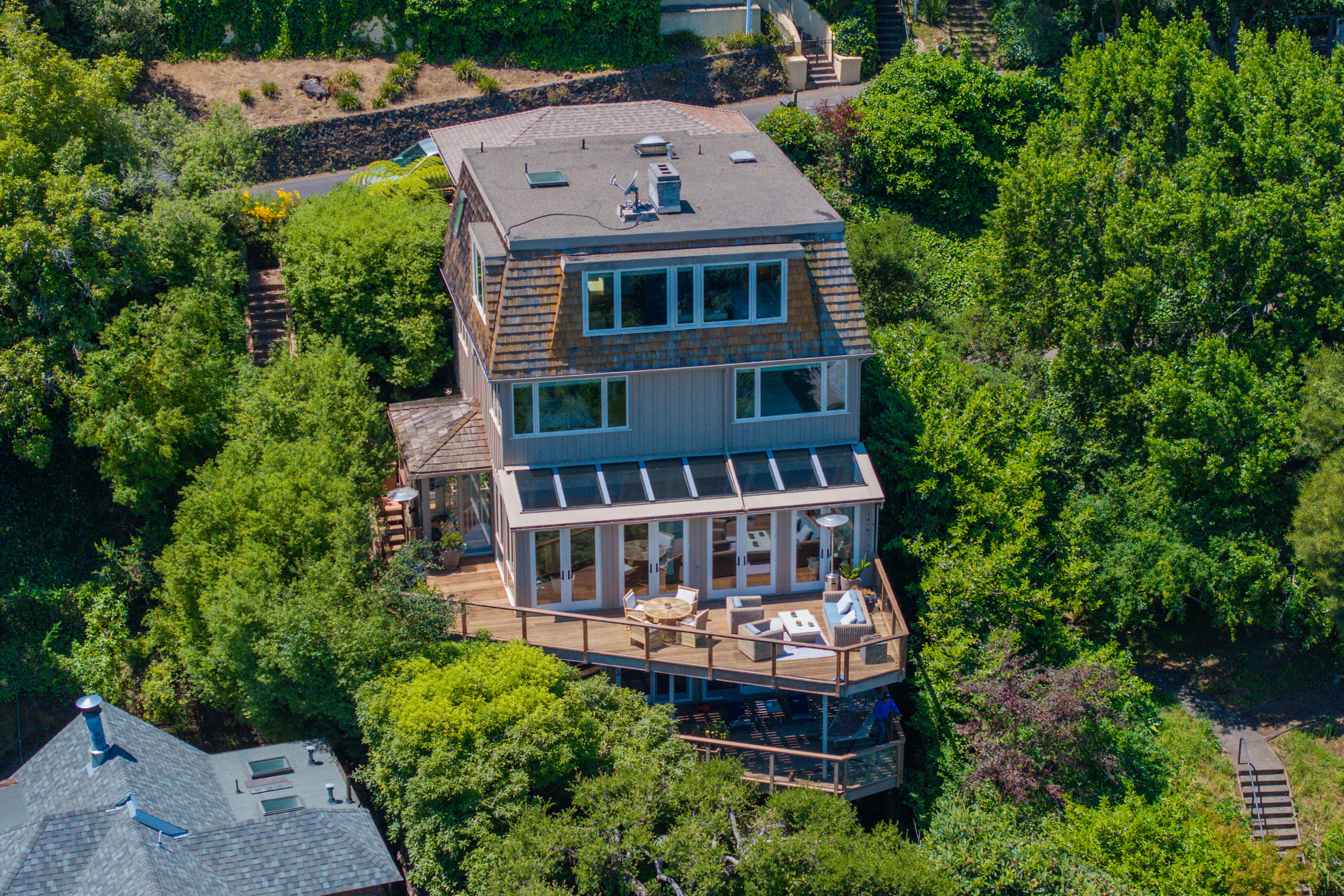  Updated Four-Story Belvedere Gem - 物件實景
